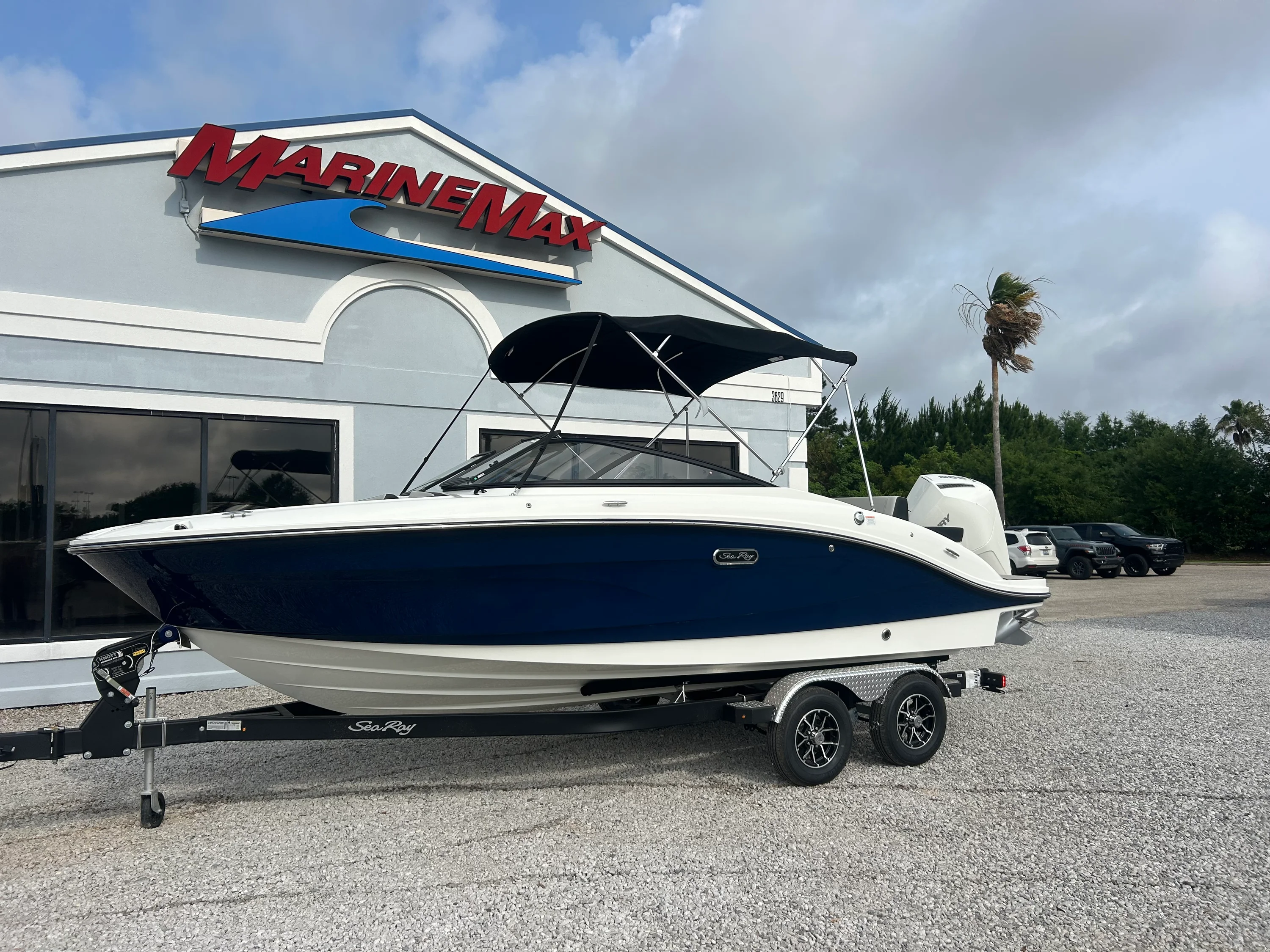 2026 Sea Ray SPX 210 Outboard Image Thumbnail #3