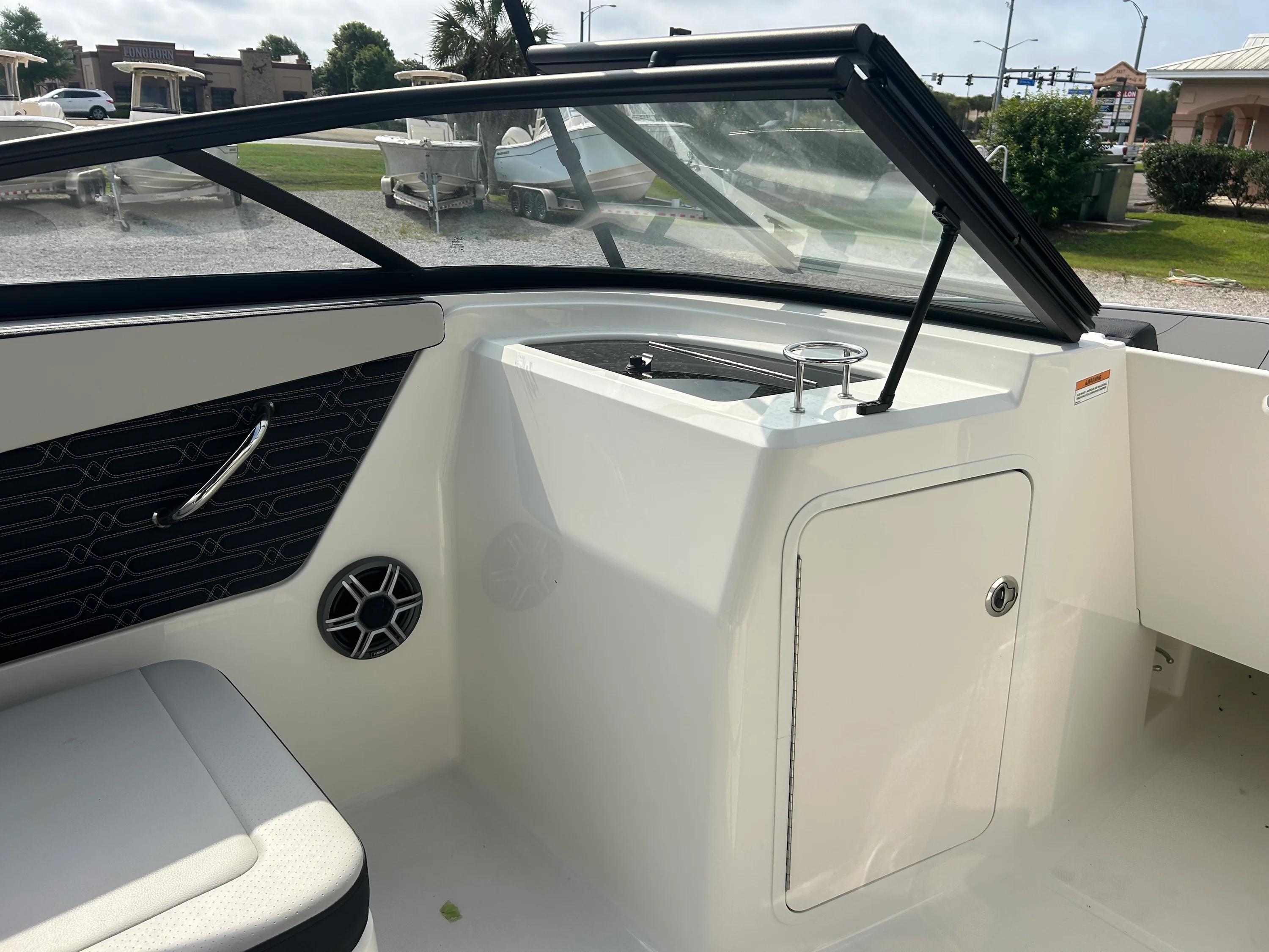 2026 Sea Ray SPX 210 Outboard Image Thumbnail #15