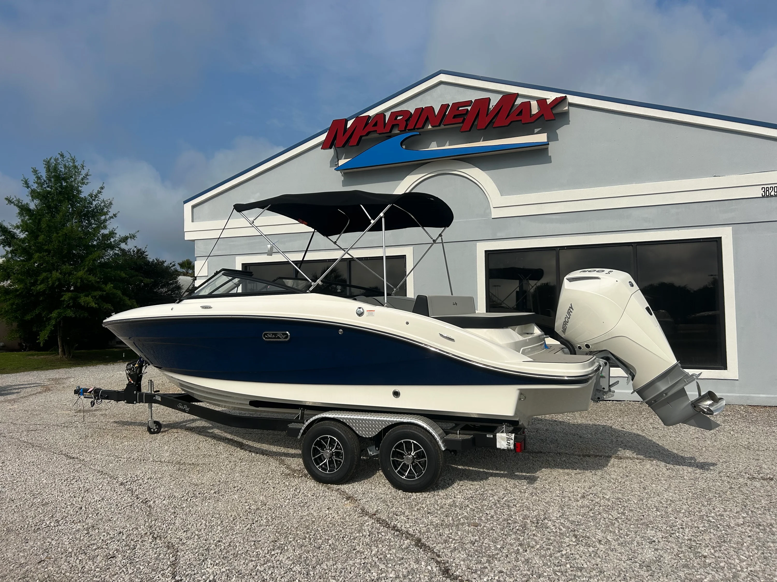 2026 Sea Ray SPX 210 Outboard Image Thumbnail #4