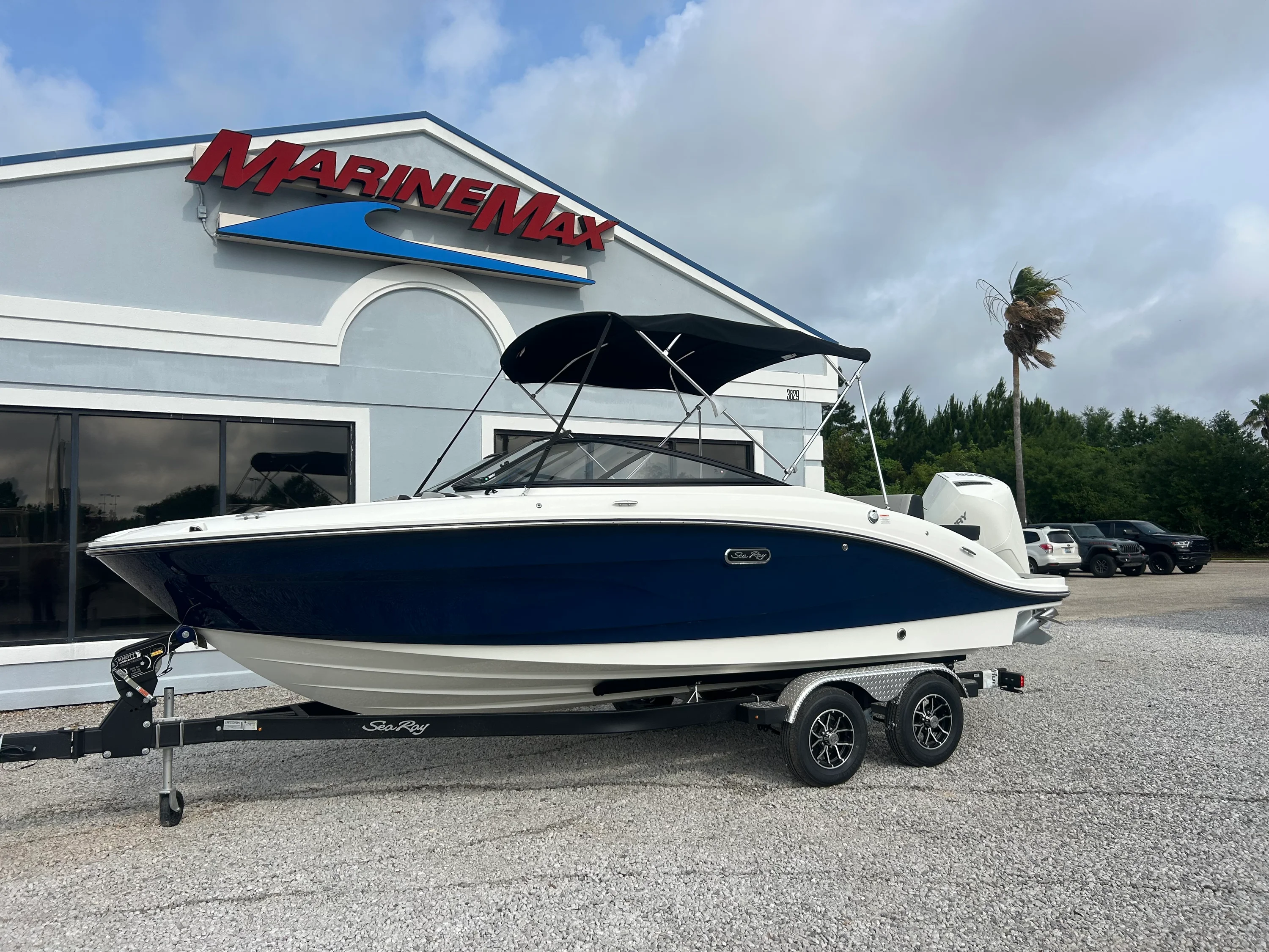 2026 Sea Ray SPX 210 Outboard Image Thumbnail #2