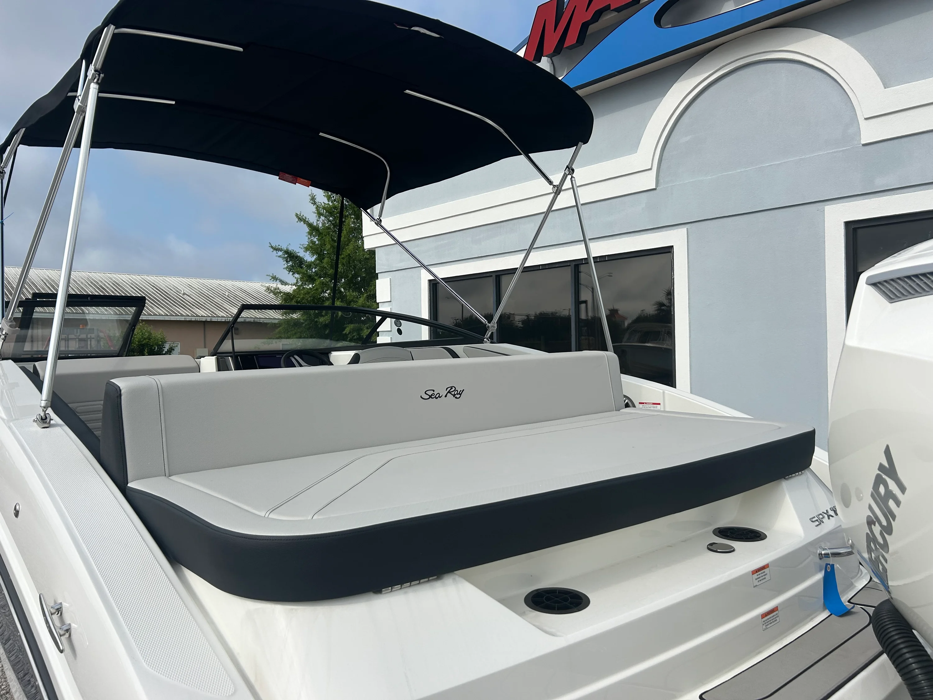2026 Sea Ray SPX 210 Outboard Image Thumbnail #6