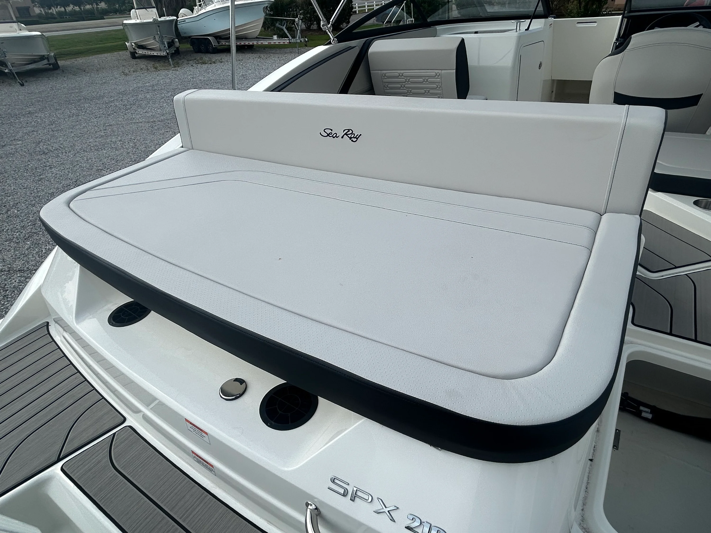 2026 Sea Ray SPX 210 Outboard Image Thumbnail #7
