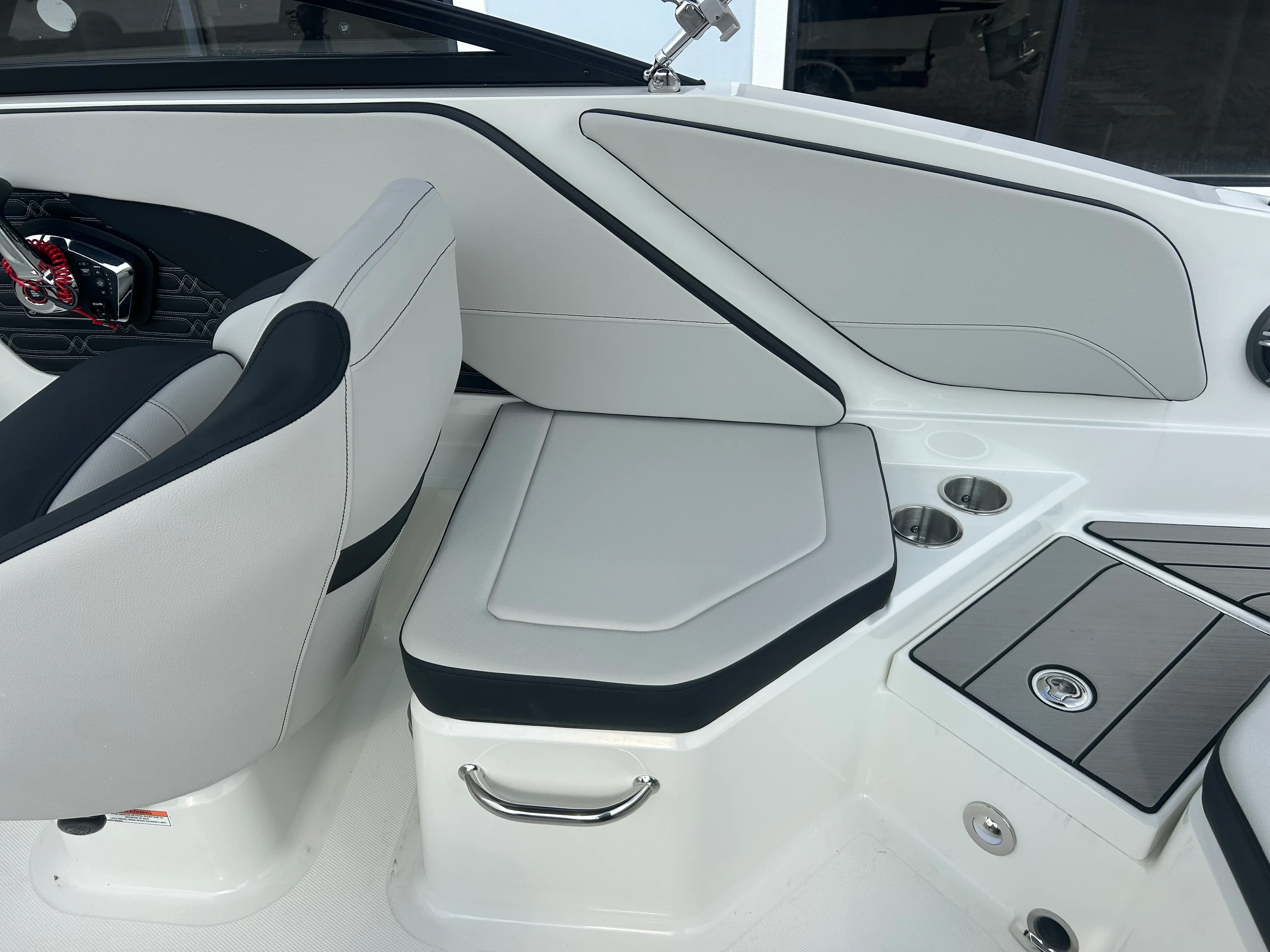 2026 Sea Ray SPX 210 Outboard Image Thumbnail #14
