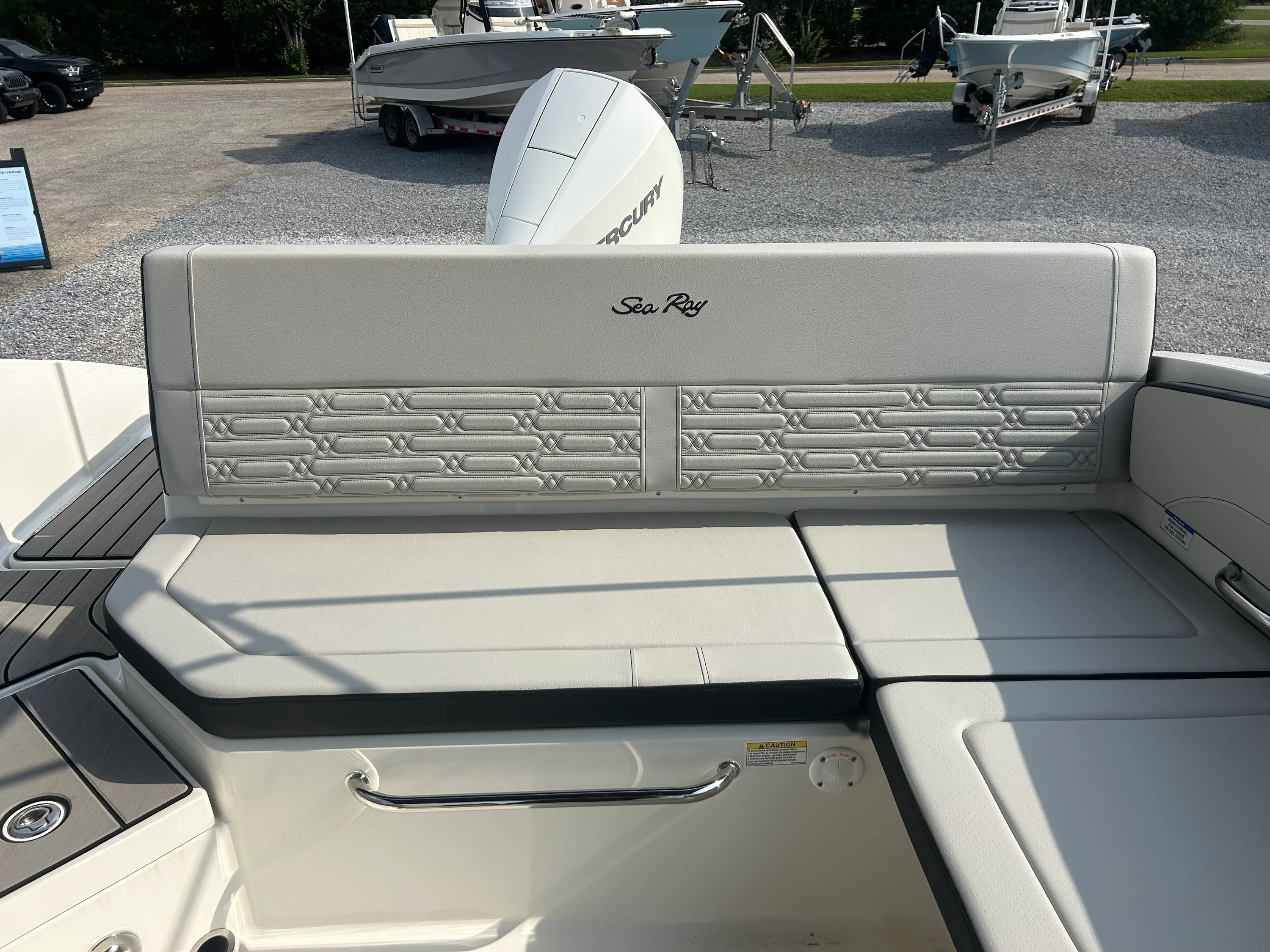 2026 Sea Ray SPX 210 Outboard Image Thumbnail #9