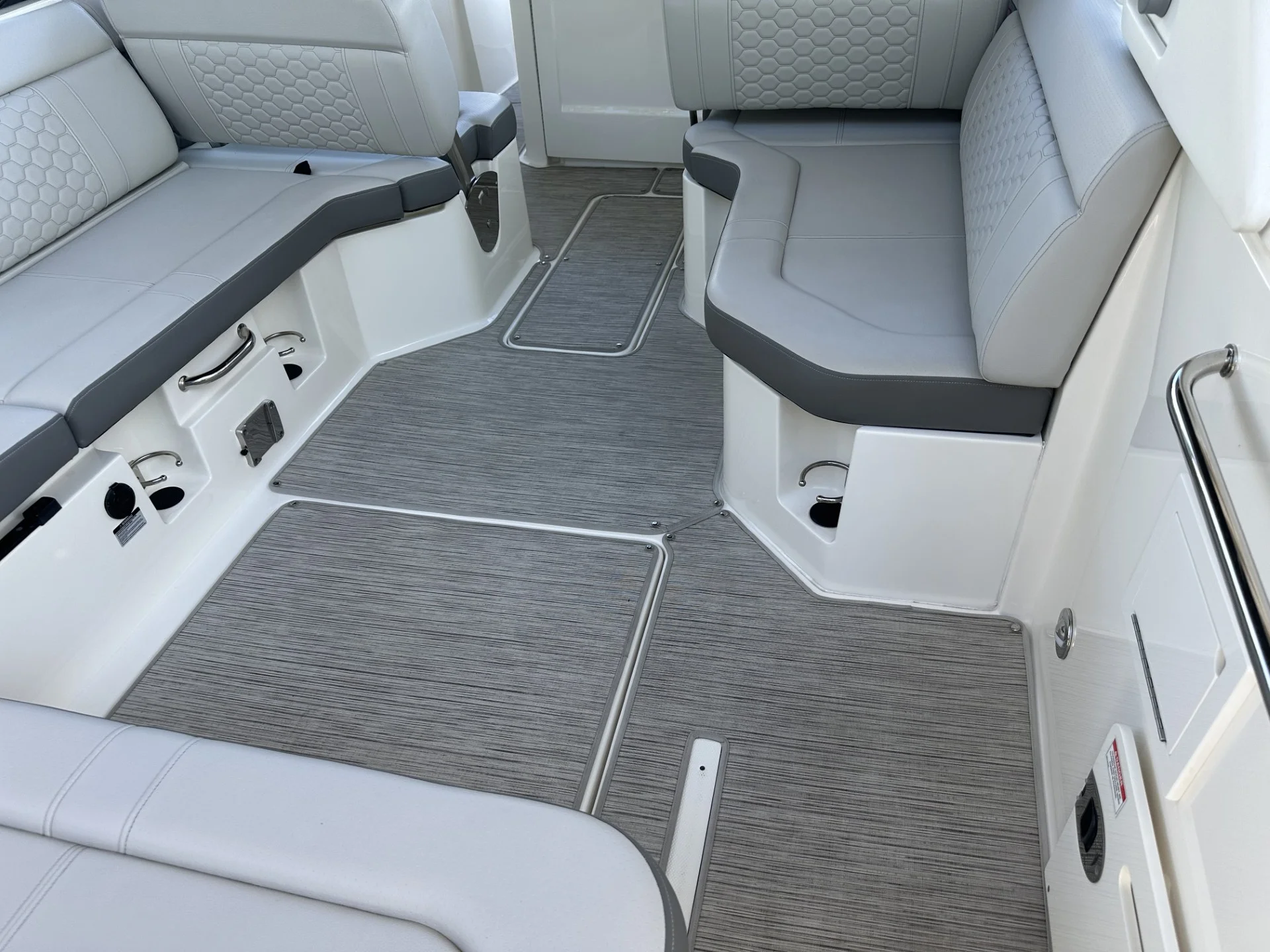 2023 Sea Ray 250 SDX OB Image Thumbnail #10