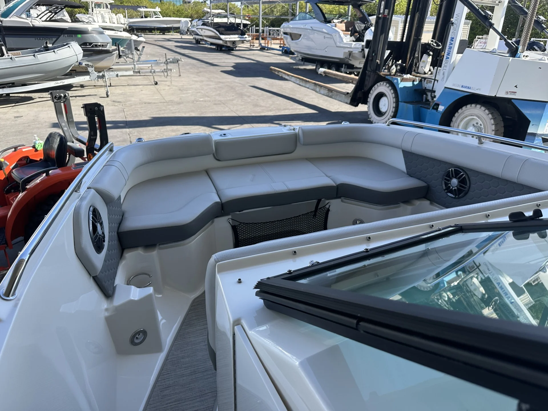 2023 Sea Ray 250 SDX OB Image Thumbnail #8