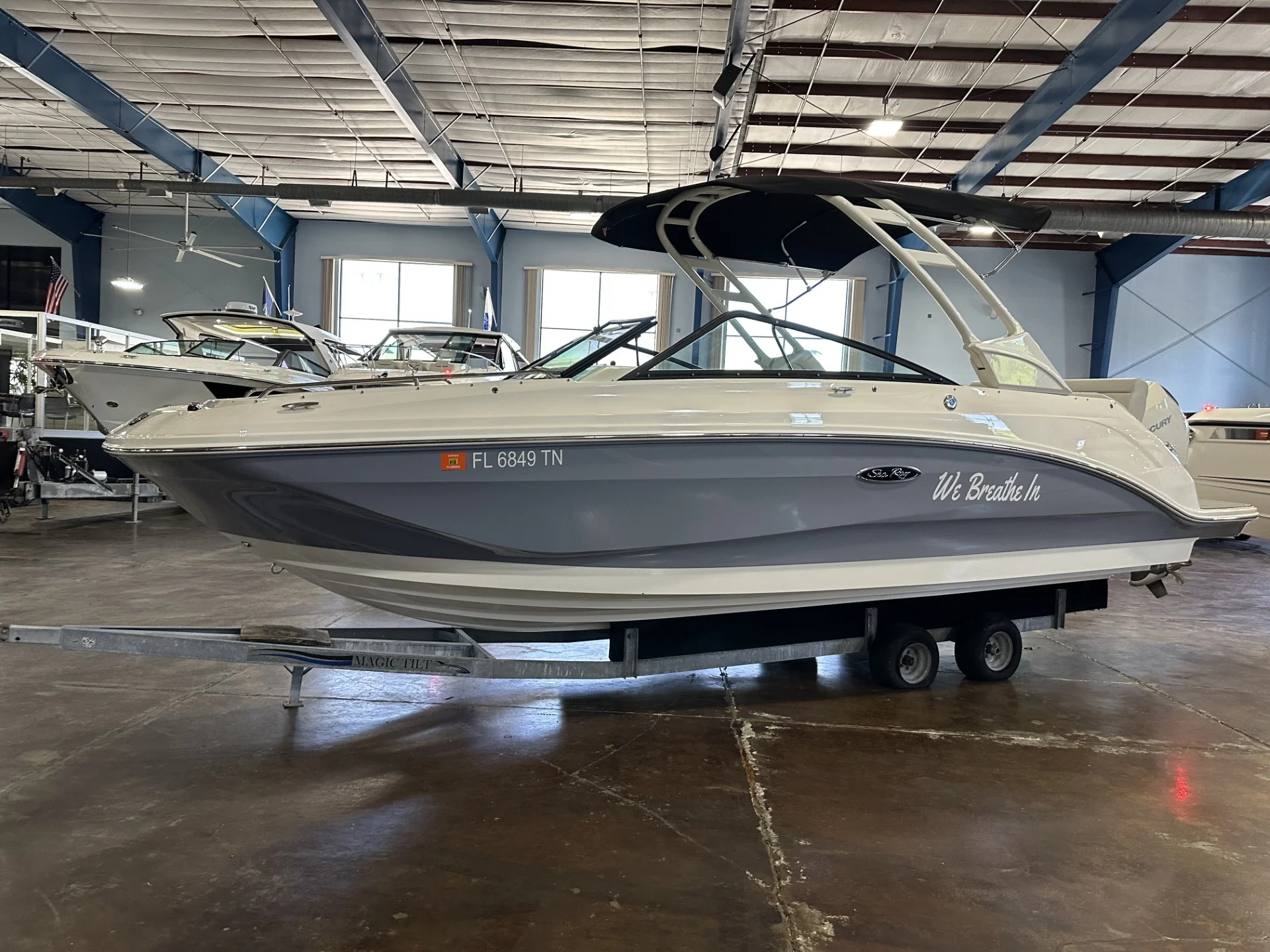 2023 Sea Ray 250 SDX OB Image Thumbnail #1