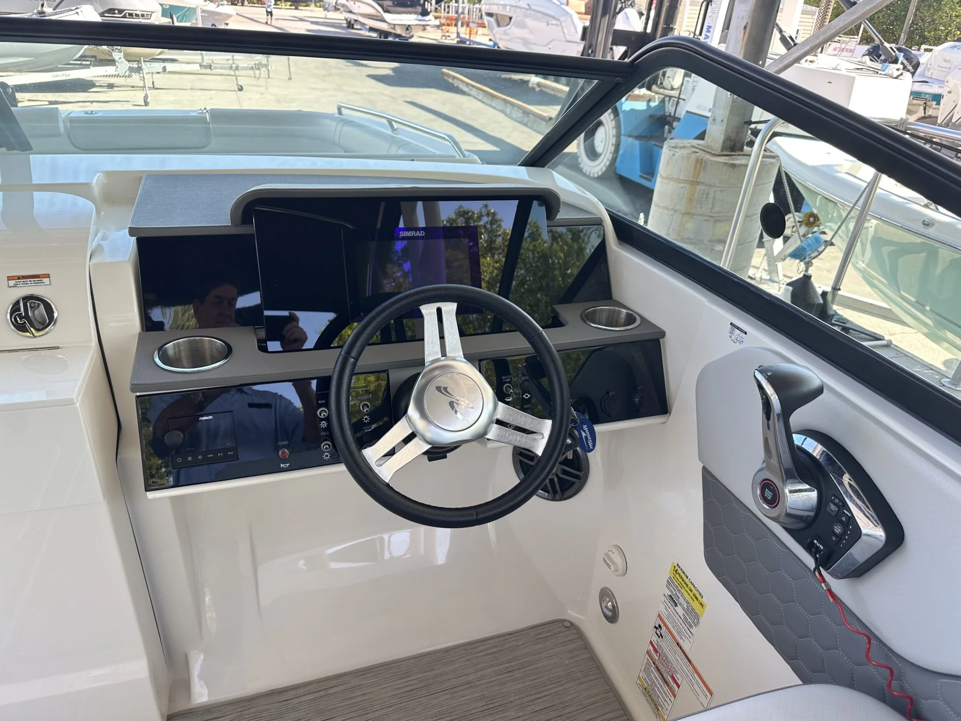 2023 Sea Ray 250 SDX OB Image Thumbnail #5