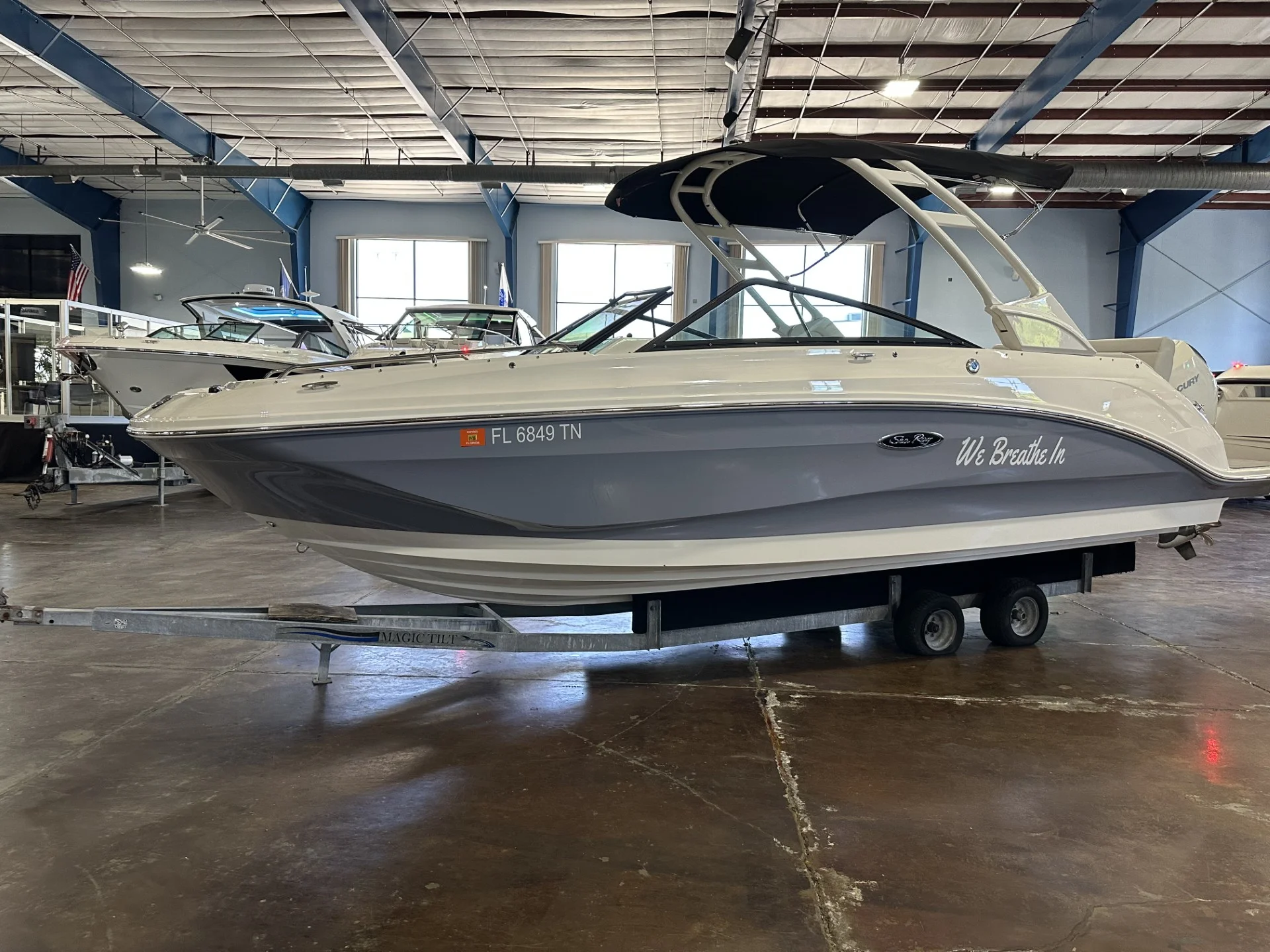 2023 Sea Ray 250 SDX OB Image Thumbnail #2