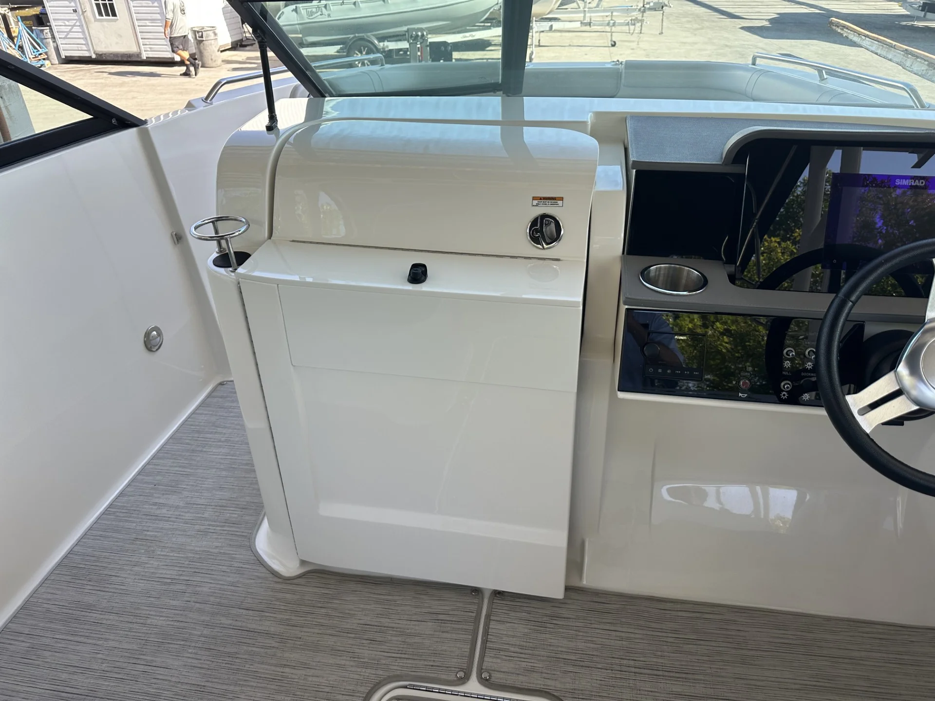 2023 Sea Ray 250 SDX OB Image Thumbnail #11