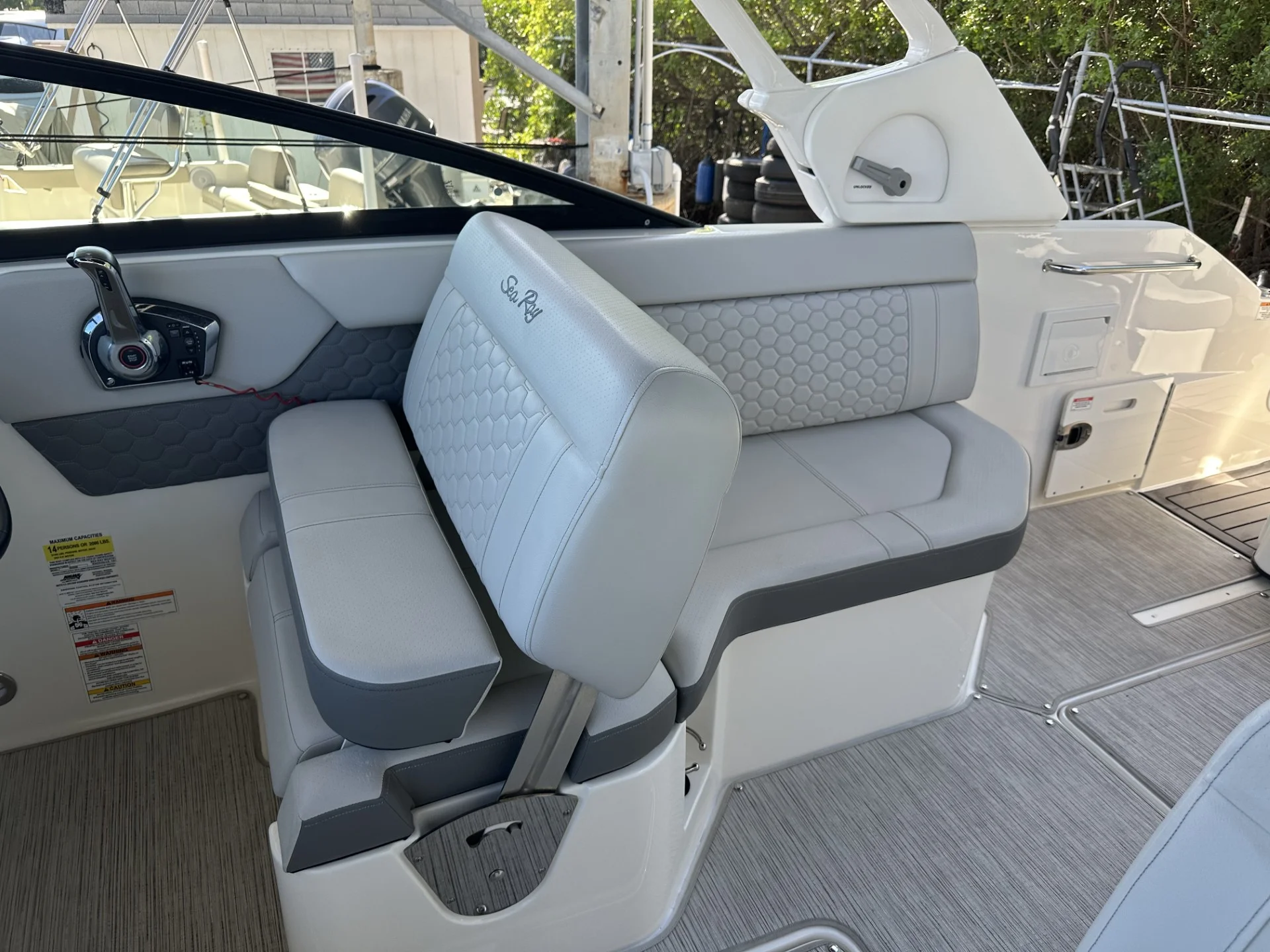 2023 Sea Ray 250 SDX OB Image Thumbnail #12