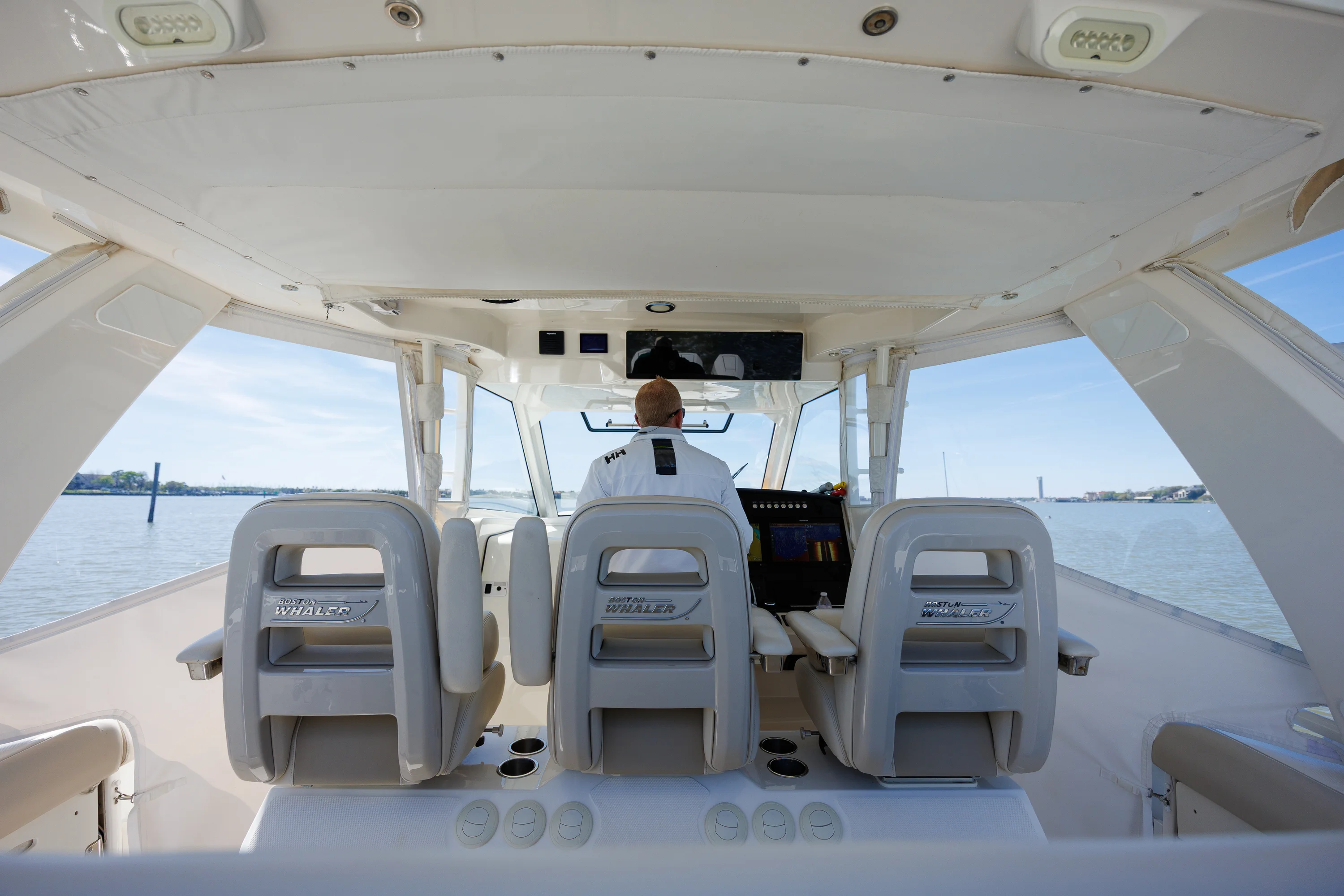 2019 Boston Whaler 420 OUTRAGE Image Thumbnail #10