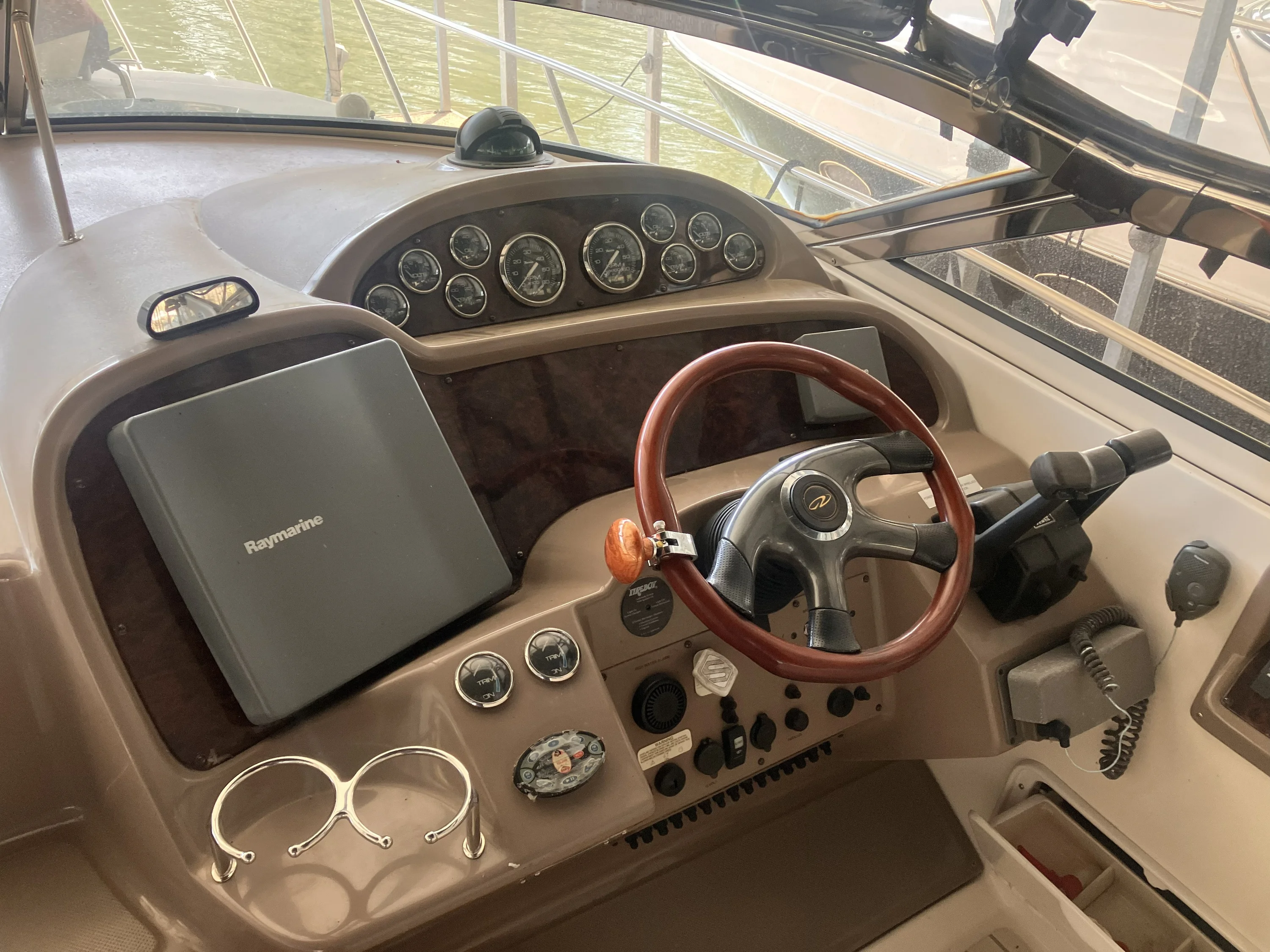 2004 Regal COMMODORE 3560 Image Thumbnail #18