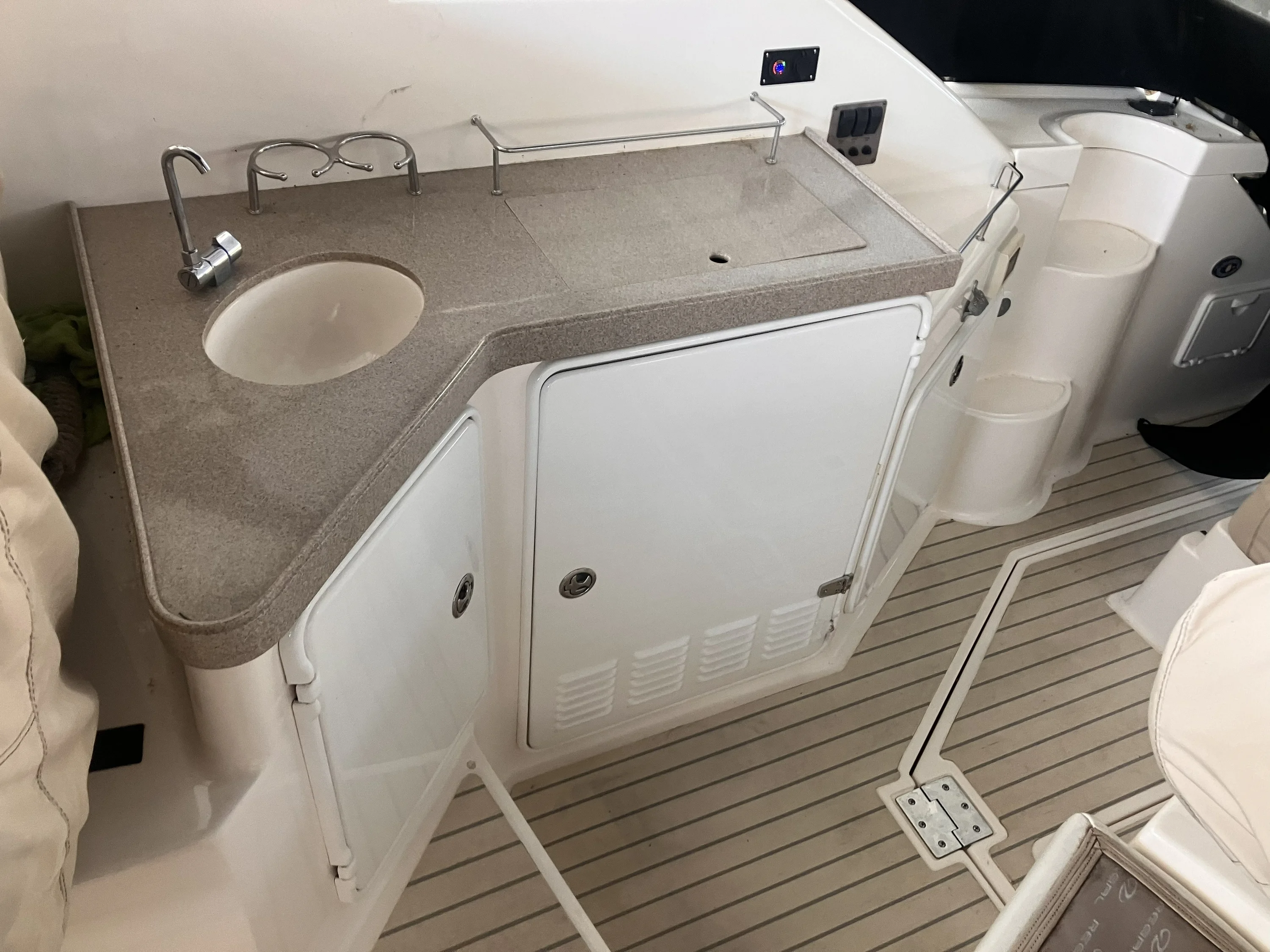 2004 Regal COMMODORE 3560 Image Thumbnail #20