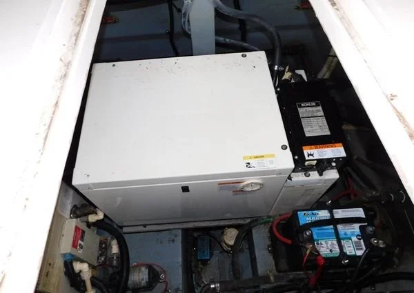 1995 Sea Ray 330 EXPRESS CRUISER Image Thumbnail #16