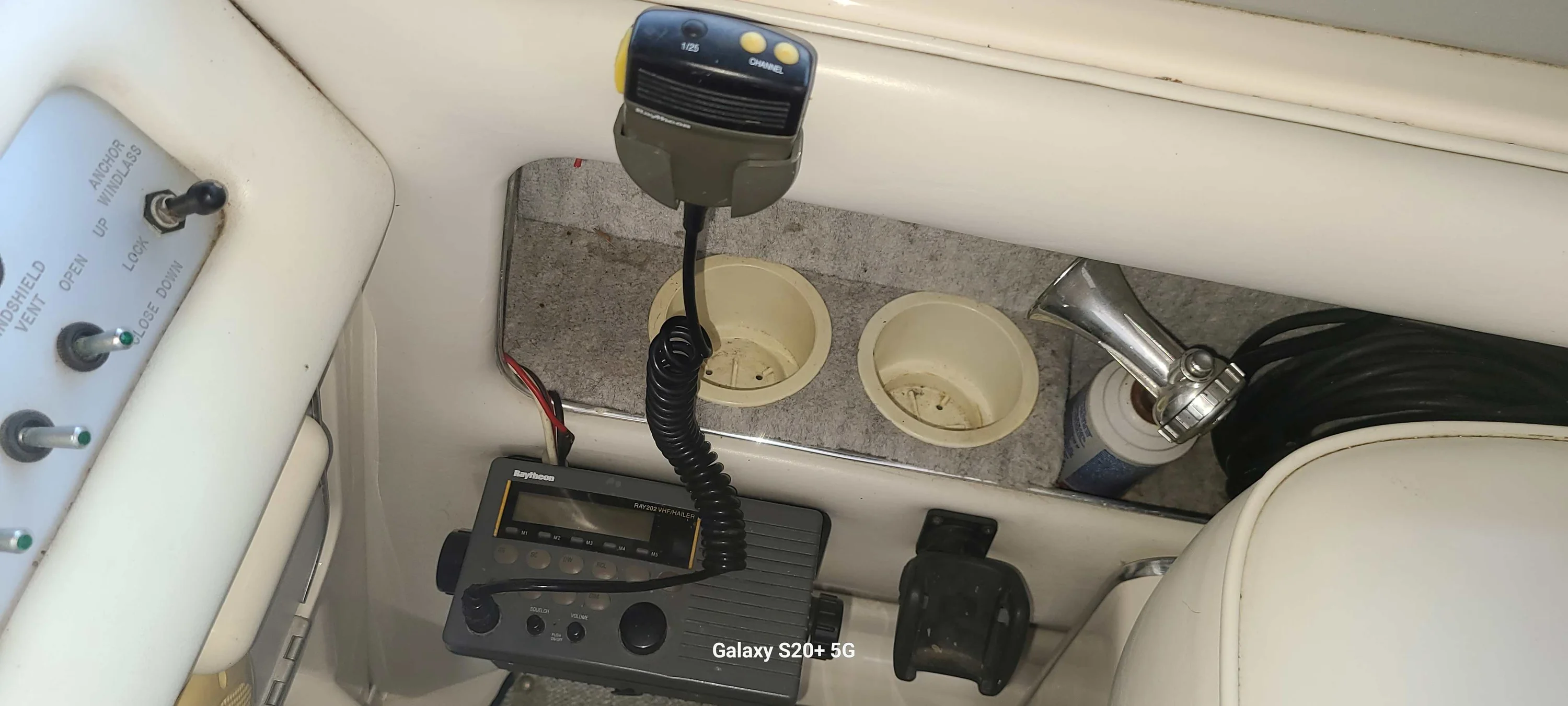 1995 Sea Ray 330 EXPRESS CRUISER Image Thumbnail #20