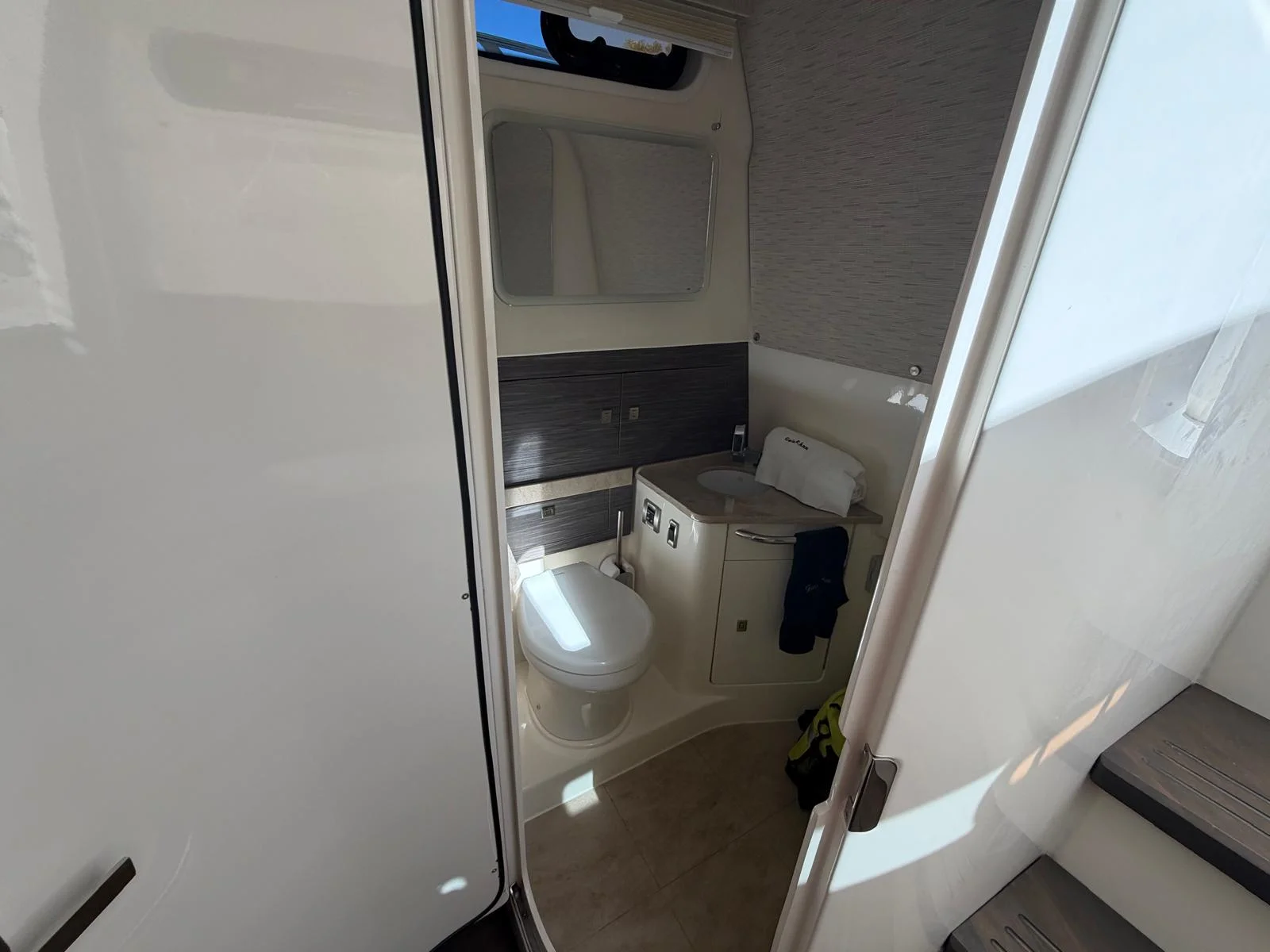 2019 Boston Whaler 420 OUTRAGE Image Thumbnail #28