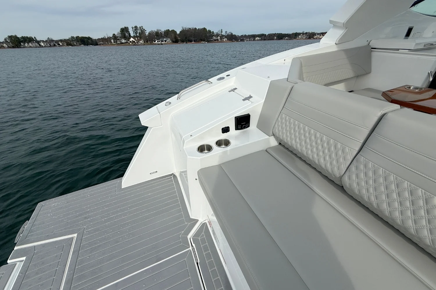 2025 Cruisers Yachts 38 GLS Image Thumbnail #11