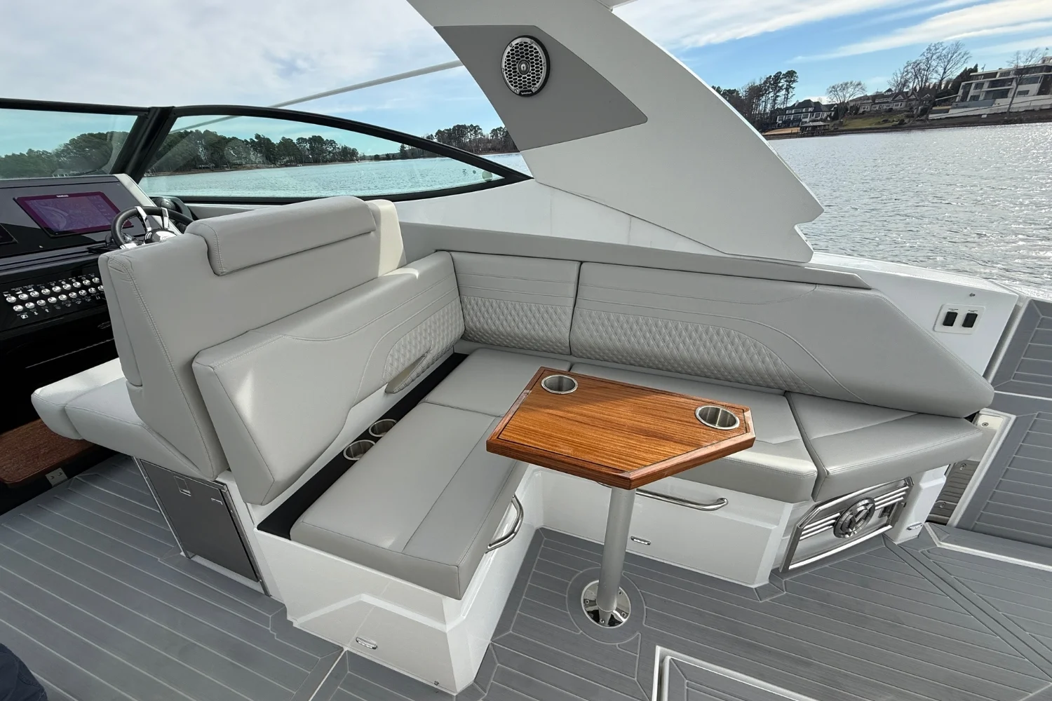 2025 Cruisers Yachts 38 GLS Image Thumbnail #17