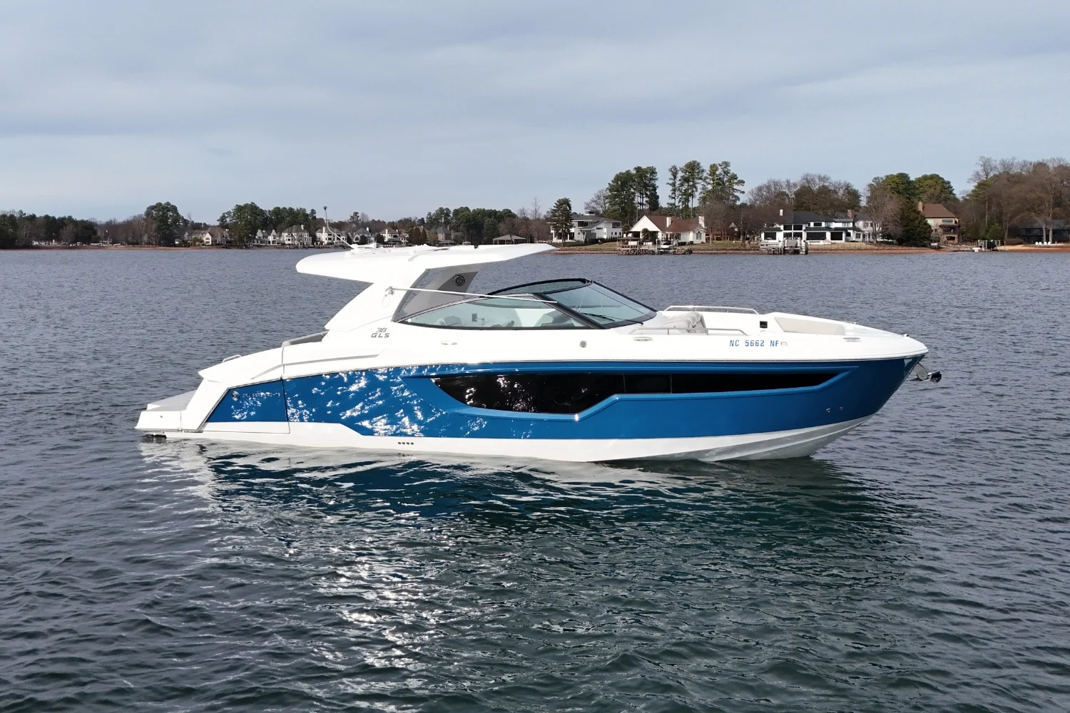 2025 Cruisers Yachts 38 GLS Image Thumbnail #8