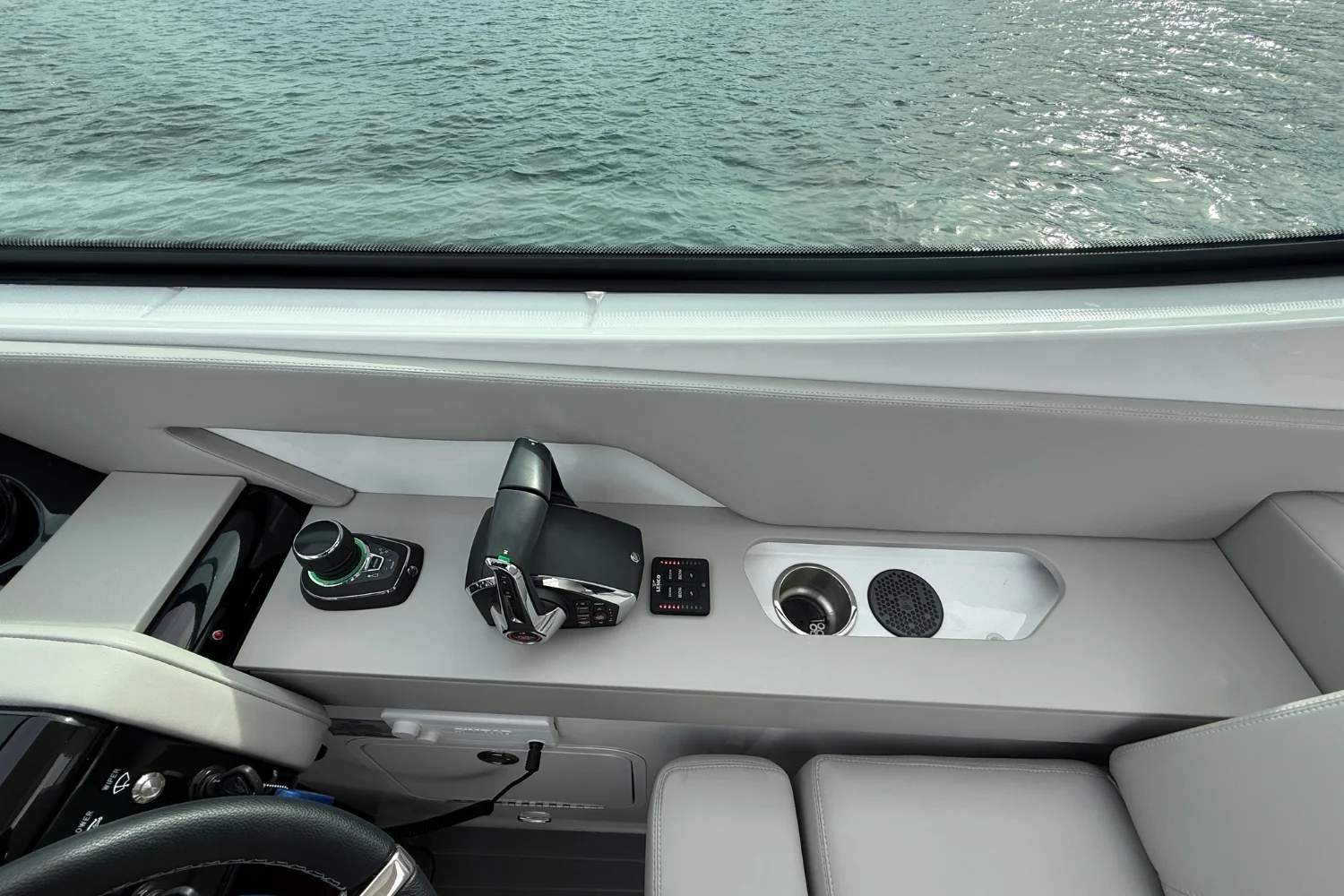 2025 Cruisers Yachts 38 GLS Image Thumbnail #22