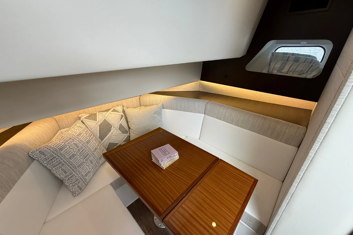 2025 Cruisers Yachts 38 GLS Image Thumbnail #35