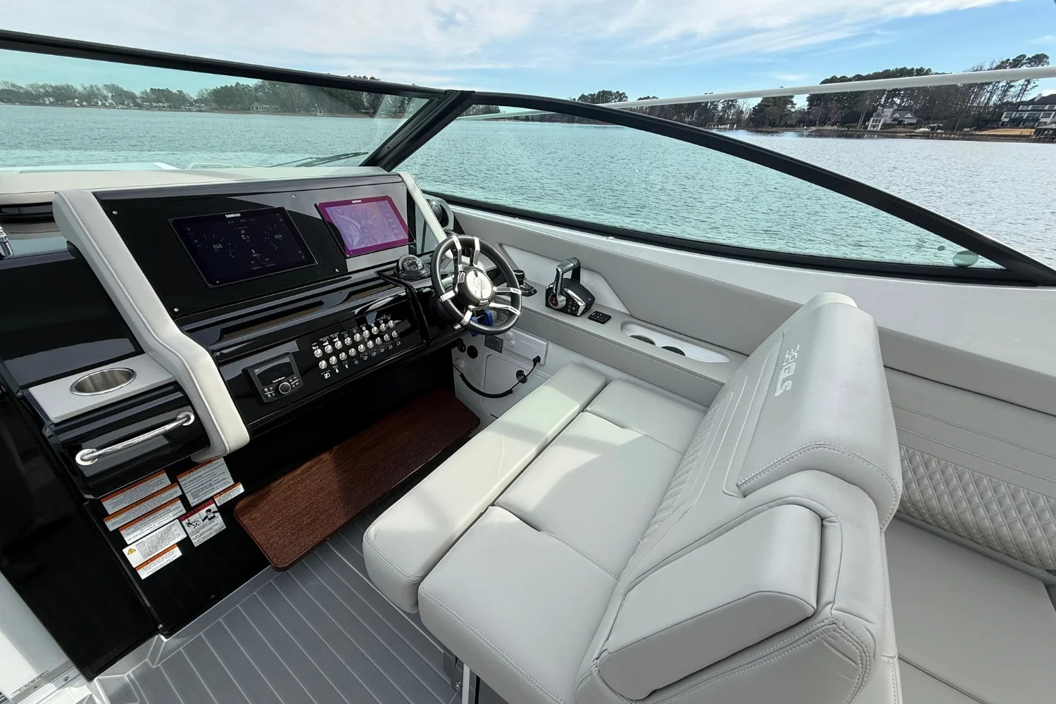2025 Cruisers Yachts 38 GLS Image Thumbnail #18