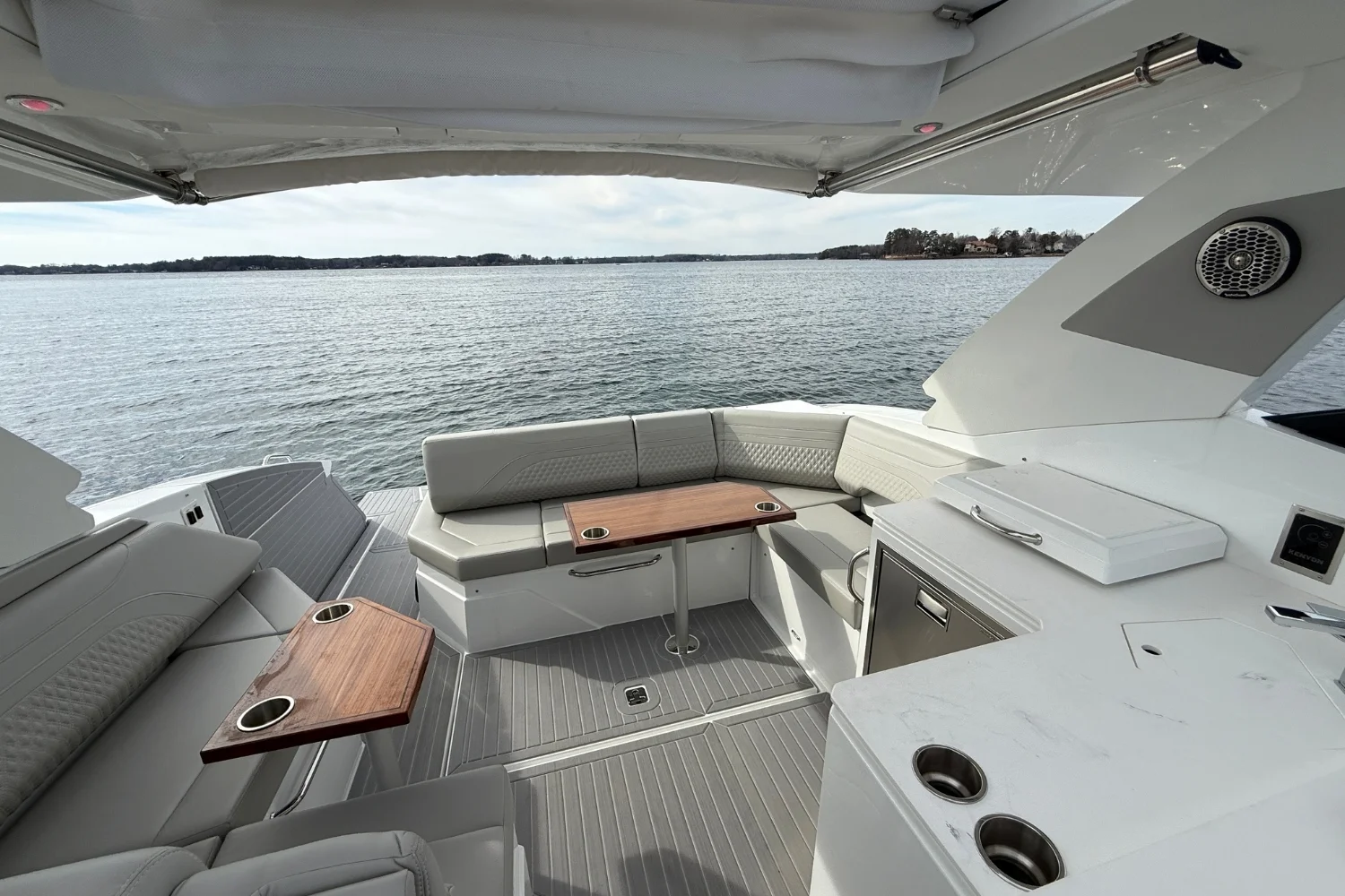 2025 Cruisers Yachts 38 GLS Image Thumbnail #14