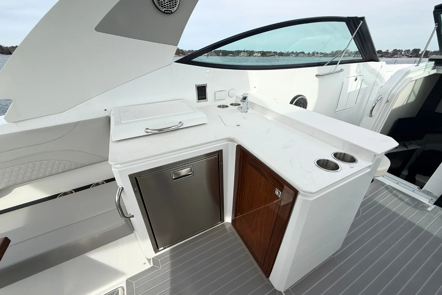 2025 Cruisers Yachts 38 GLS Image Thumbnail #15