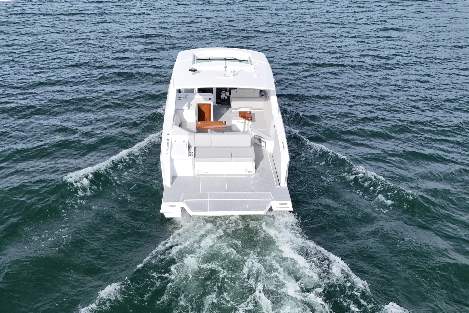 2025 Cruisers Yachts 38 GLS Image Thumbnail #4