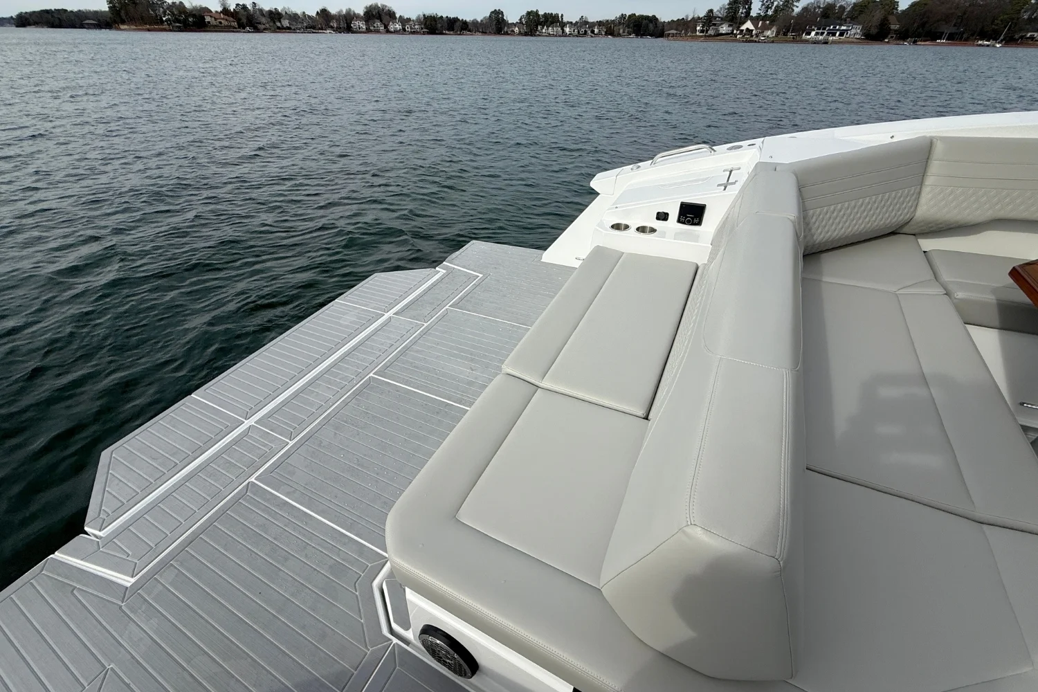 2025 Cruisers Yachts 38 GLS Image Thumbnail #13