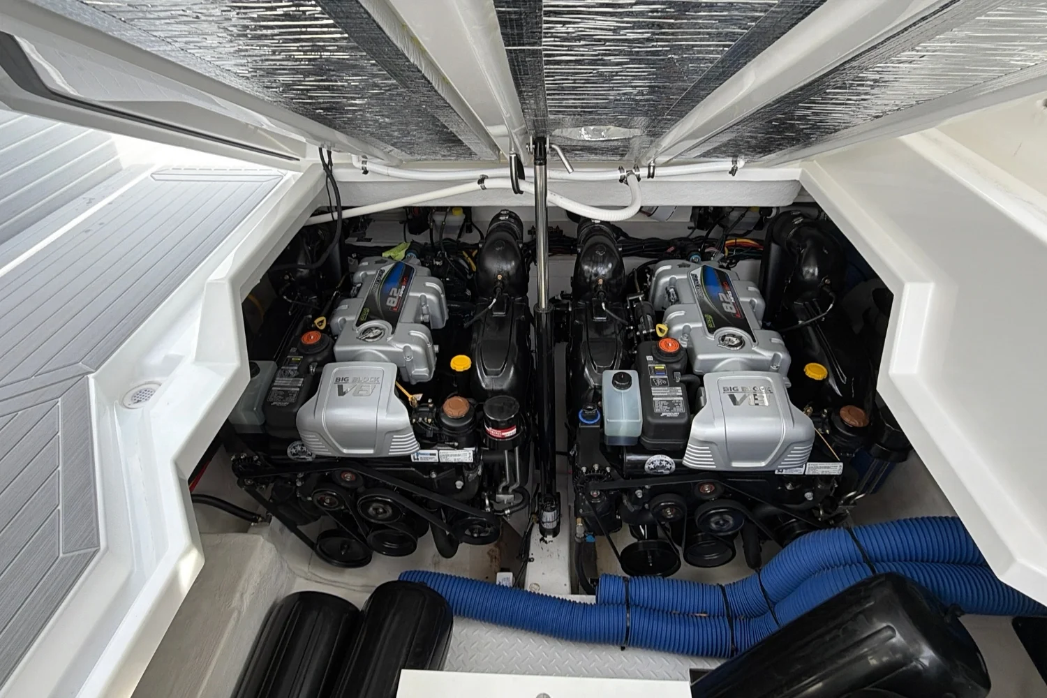 2025 Cruisers Yachts 38 GLS Image Thumbnail #38