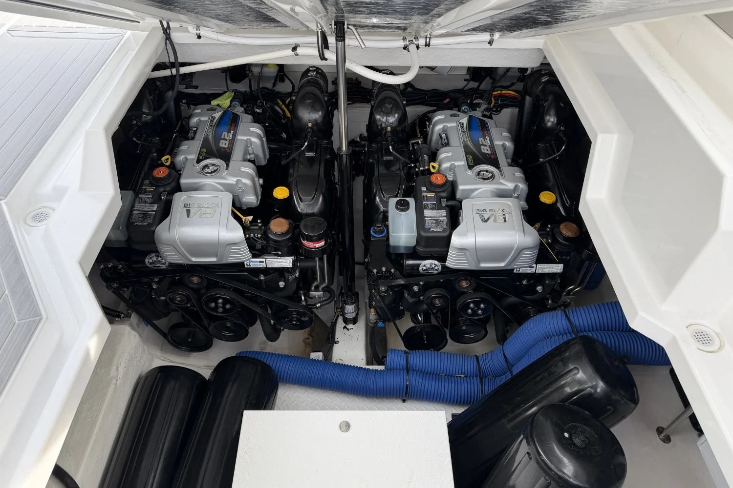 2025 Cruisers Yachts 38 GLS Image Thumbnail #39