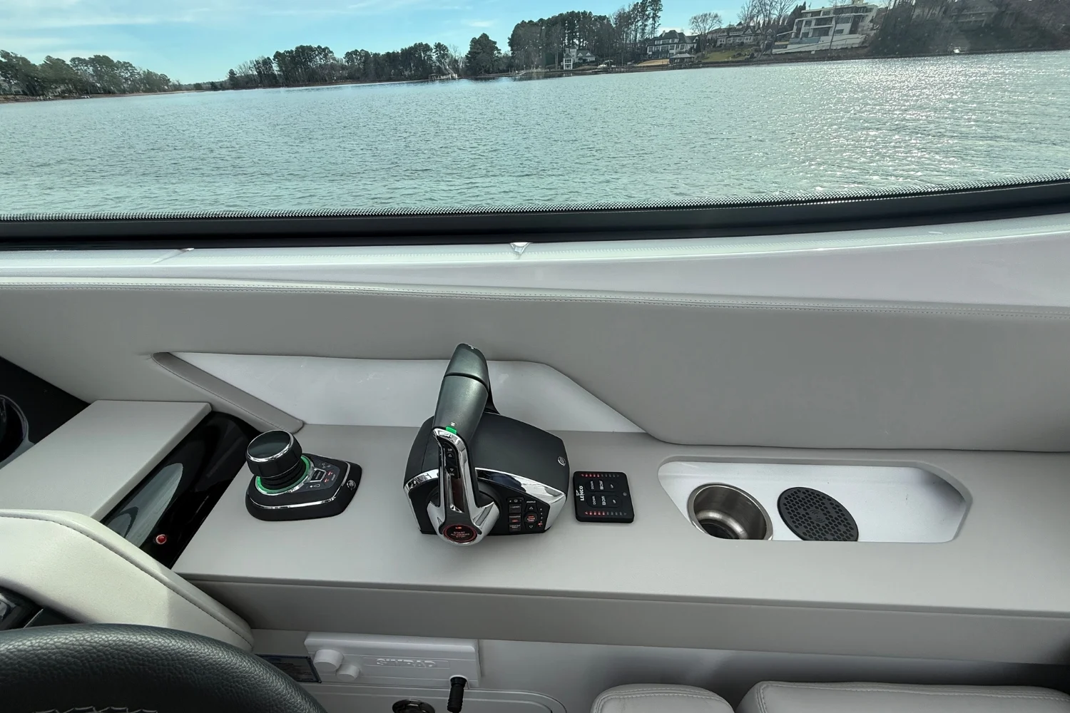 2025 Cruisers Yachts 38 GLS Image Thumbnail #23