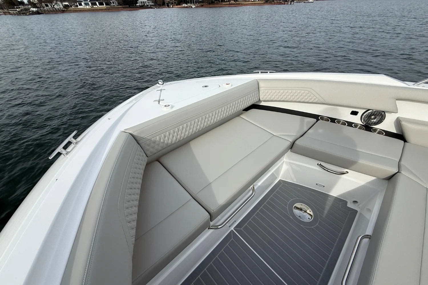 2025 Cruisers Yachts 38 GLS Image Thumbnail #27