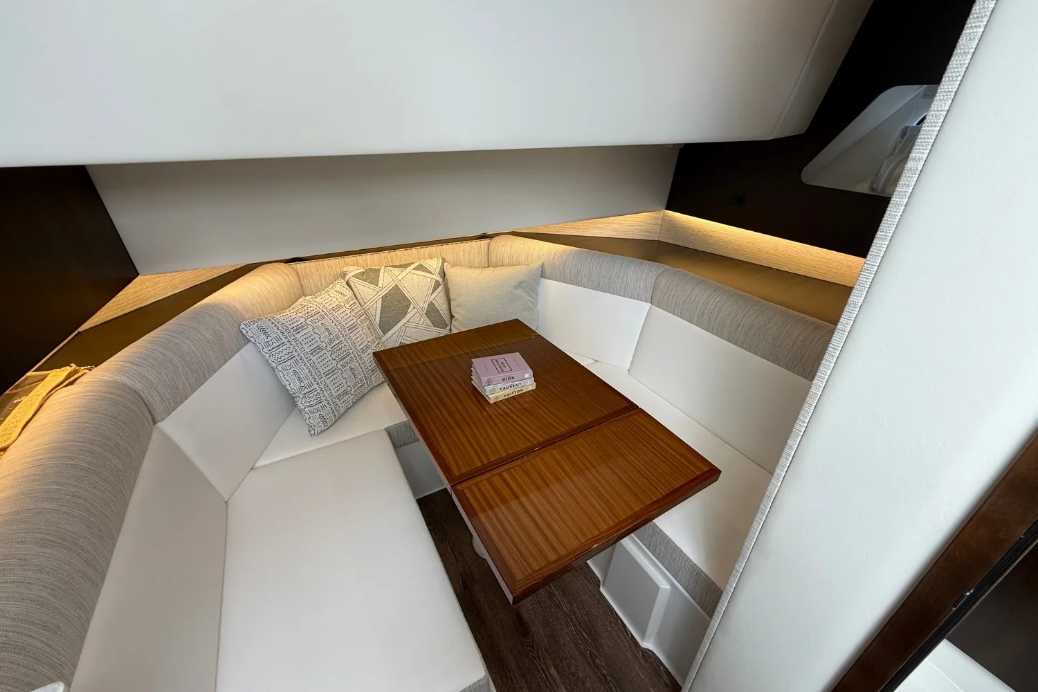 2025 Cruisers Yachts 38 GLS Image Thumbnail #33