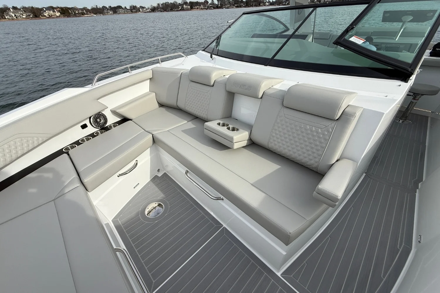 2025 Cruisers Yachts 38 GLS Image Thumbnail #28