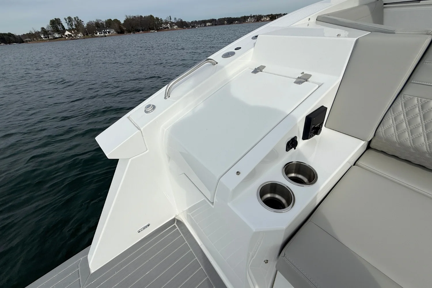 2025 Cruisers Yachts 38 GLS Image Thumbnail #12