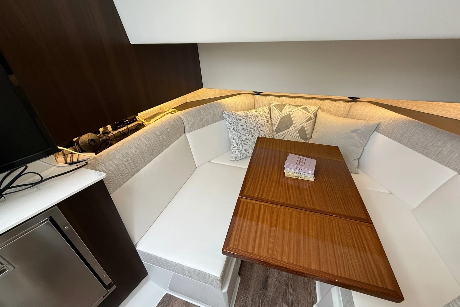 2025 Cruisers Yachts 38 GLS Image Thumbnail #34