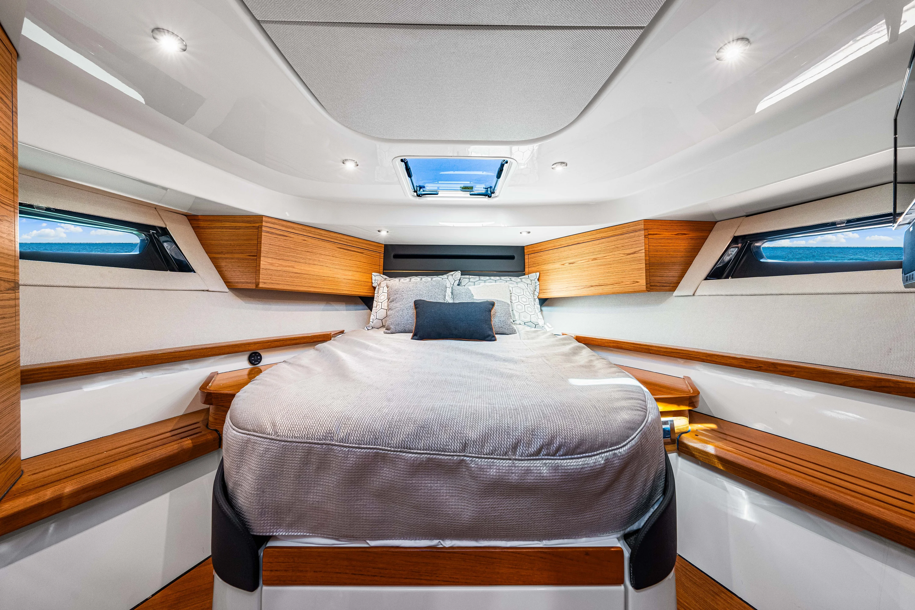 2022 Boston Whaler 405 Conquest Image Thumbnail #68