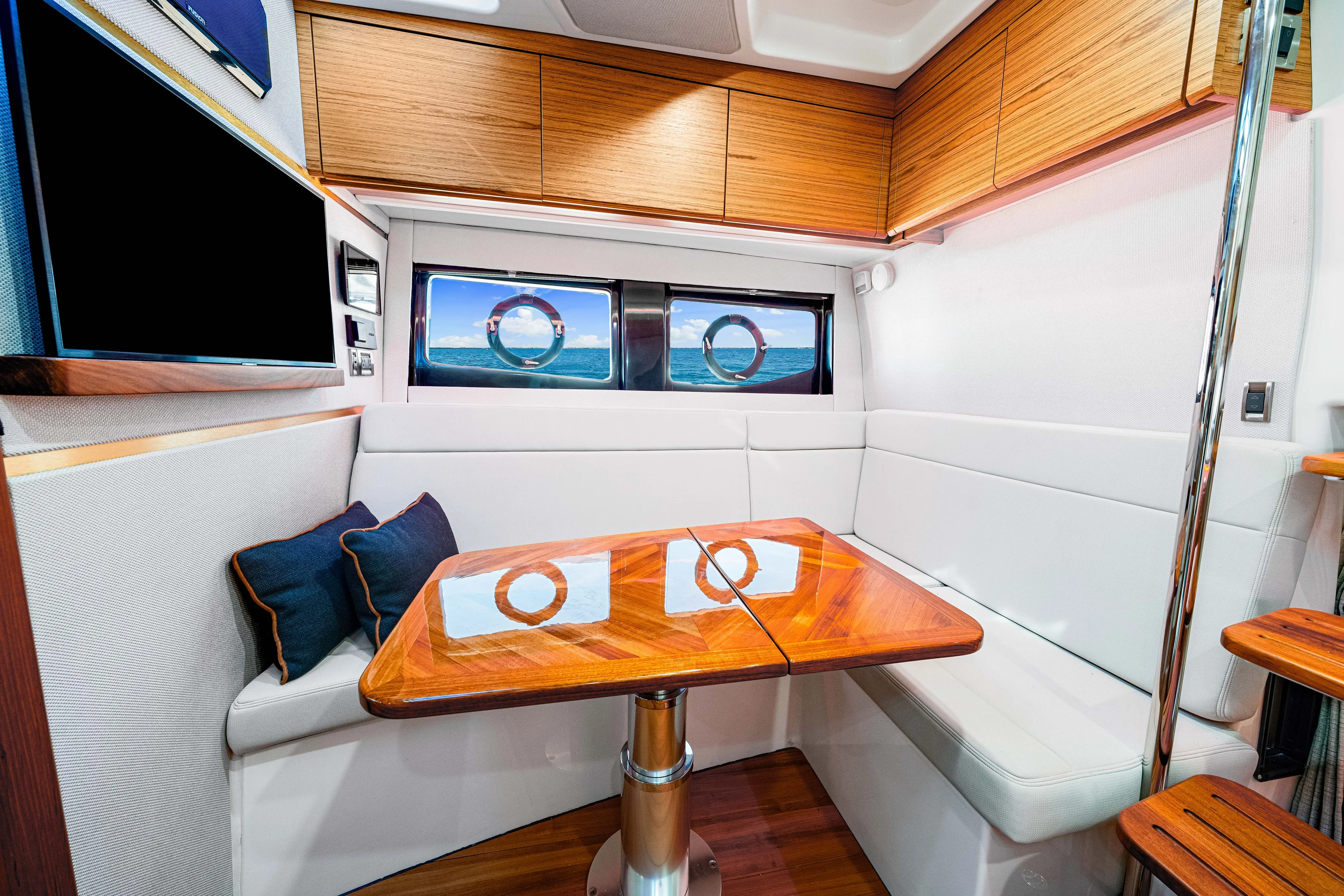 2022 Boston Whaler 405 Conquest Image Thumbnail #21