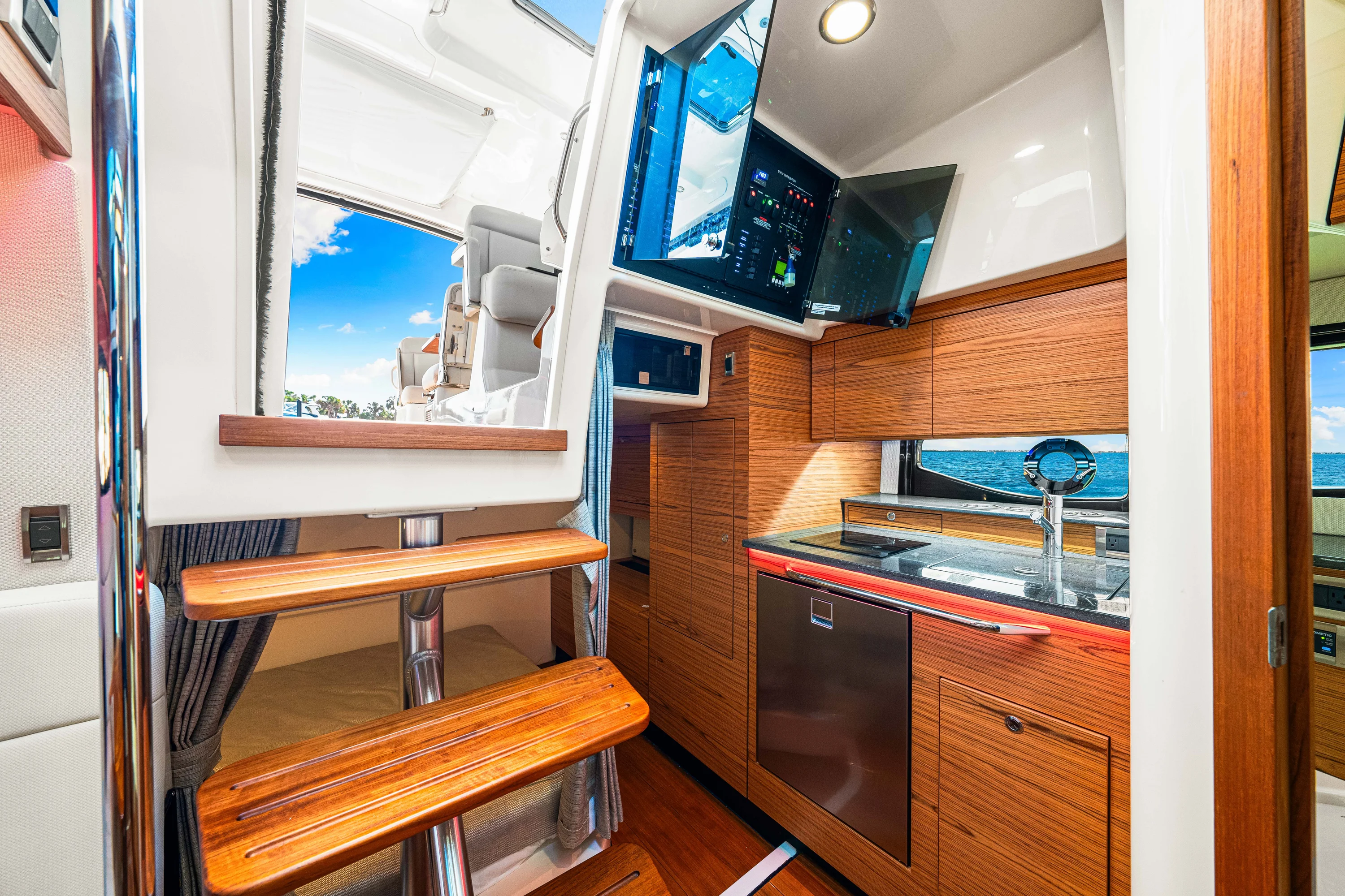 2022 Boston Whaler 405 Conquest Image Thumbnail #24