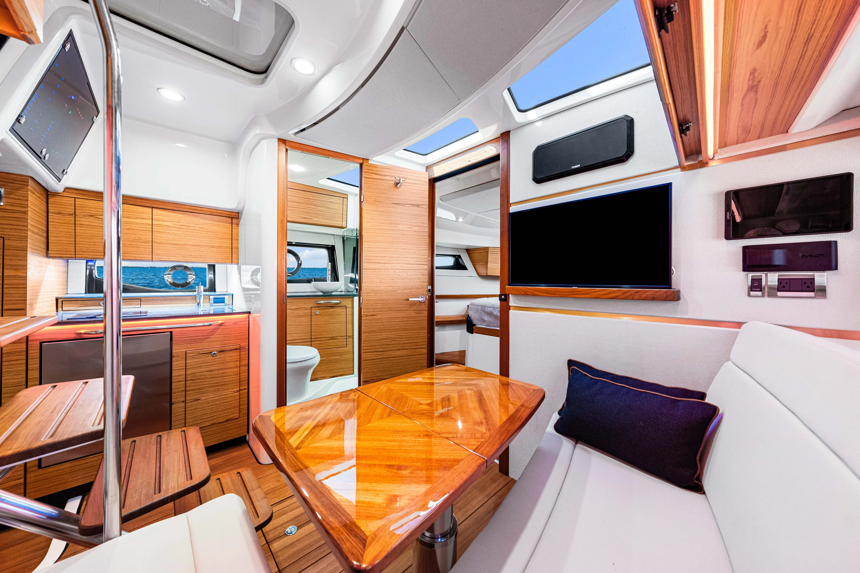 2022 Boston Whaler 405 Conquest Image Thumbnail #22