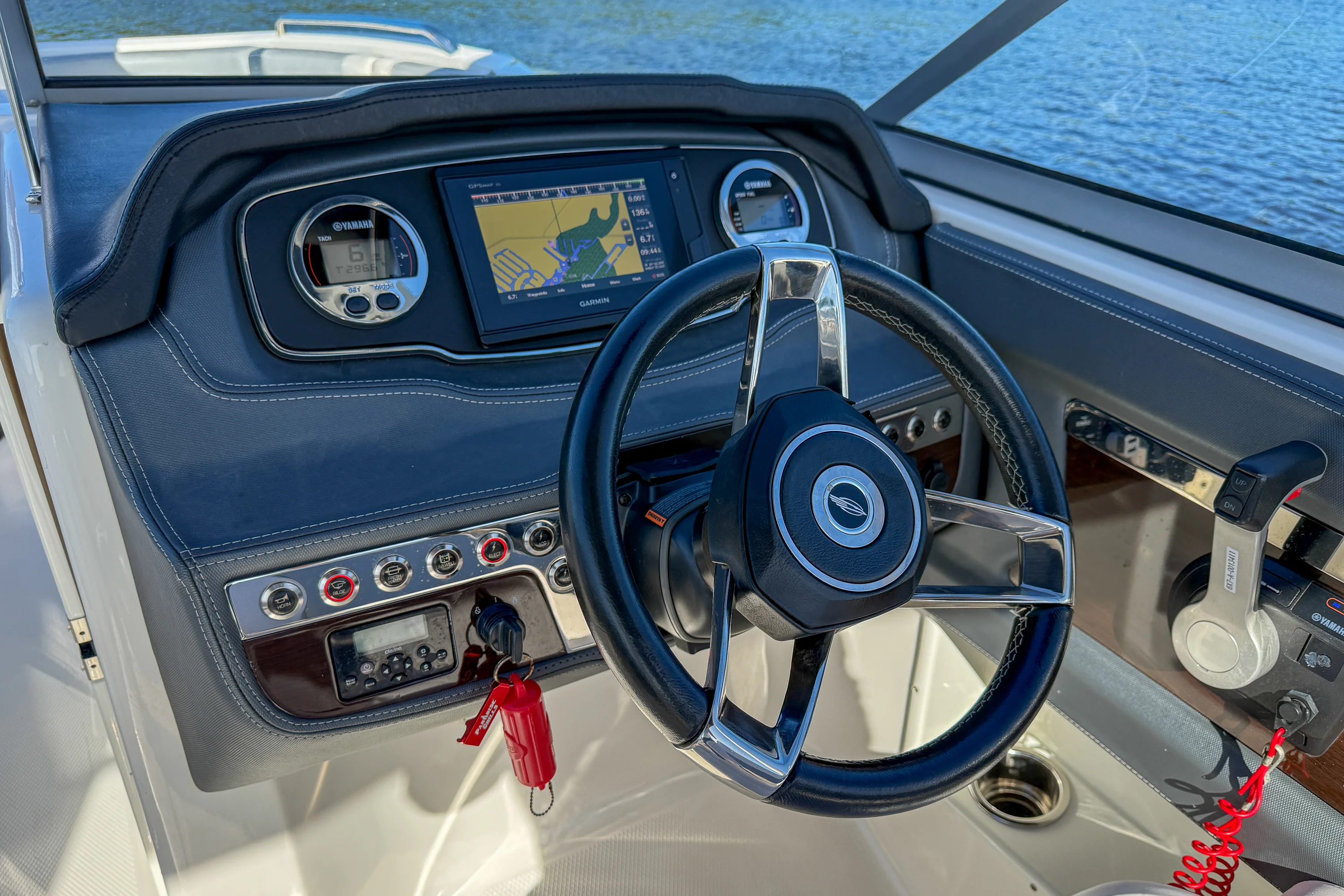 2019 Chaparral SUNCOAST 250 Image Thumbnail #8