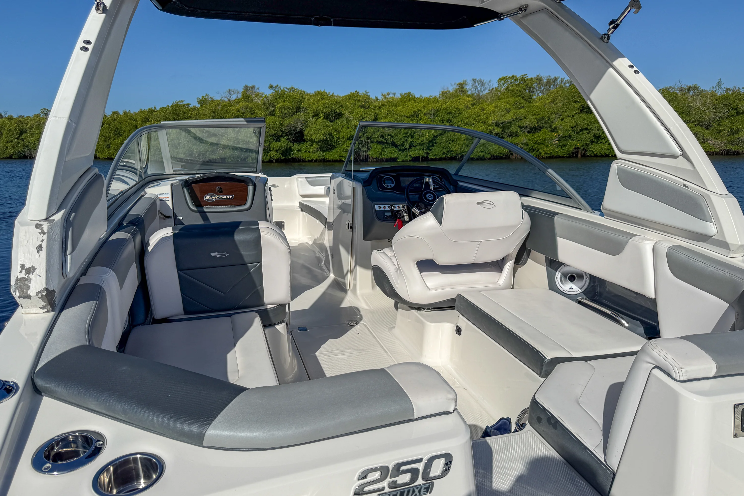 2019 Chaparral SUNCOAST 250 Image Thumbnail #4