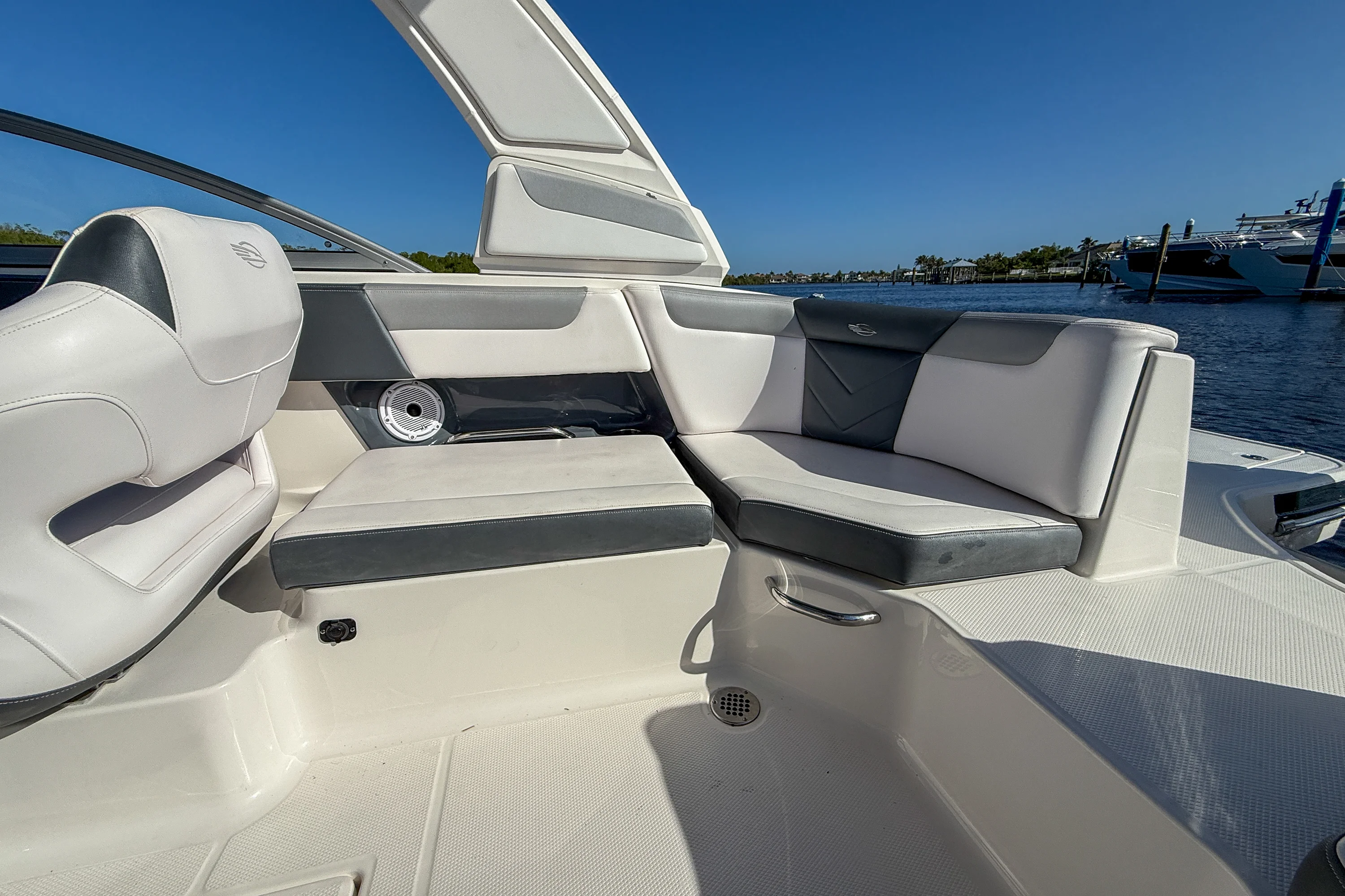 2019 Chaparral SUNCOAST 250 Image Thumbnail #5