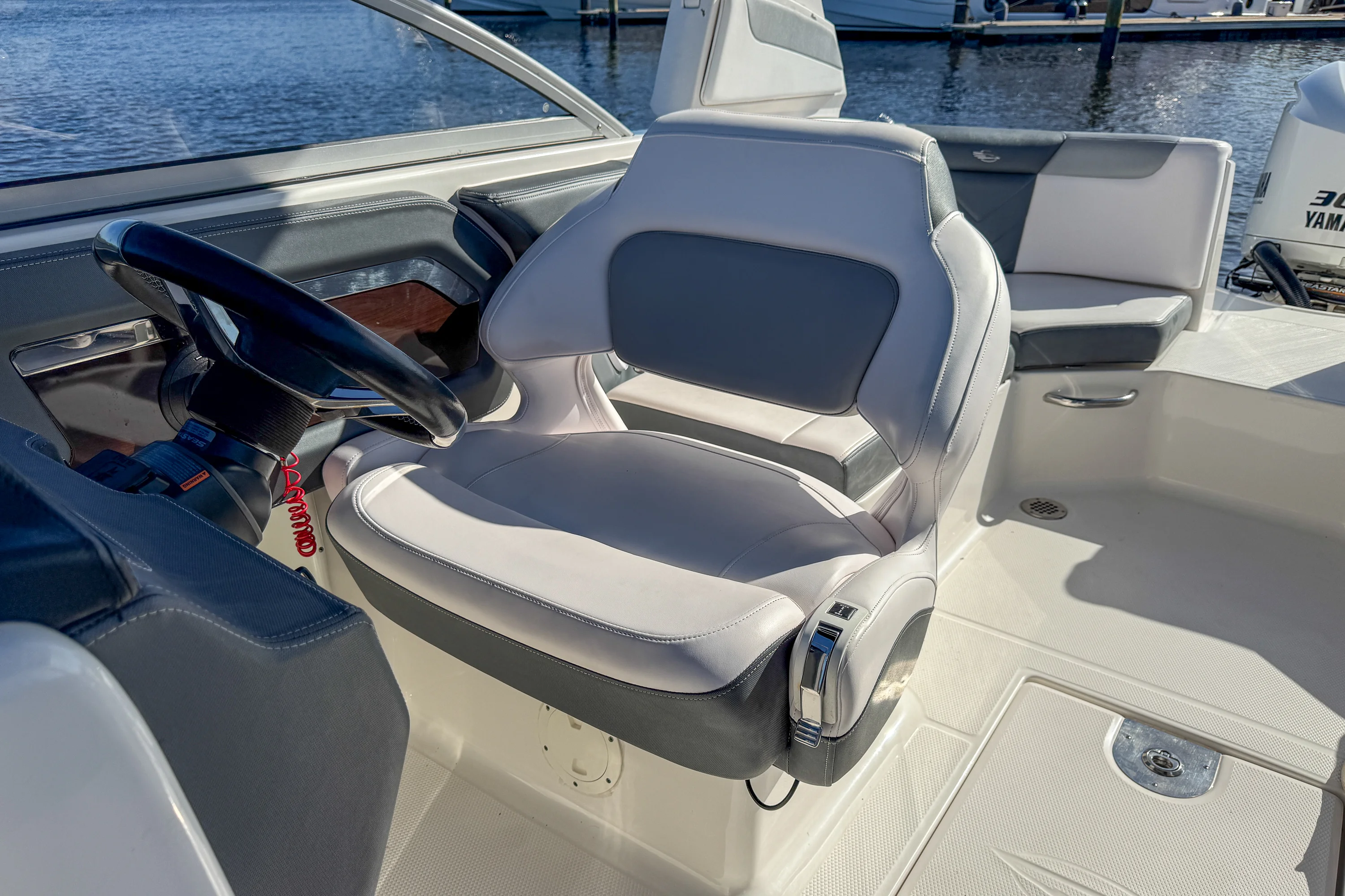 2019 Chaparral SUNCOAST 250 Image Thumbnail #9