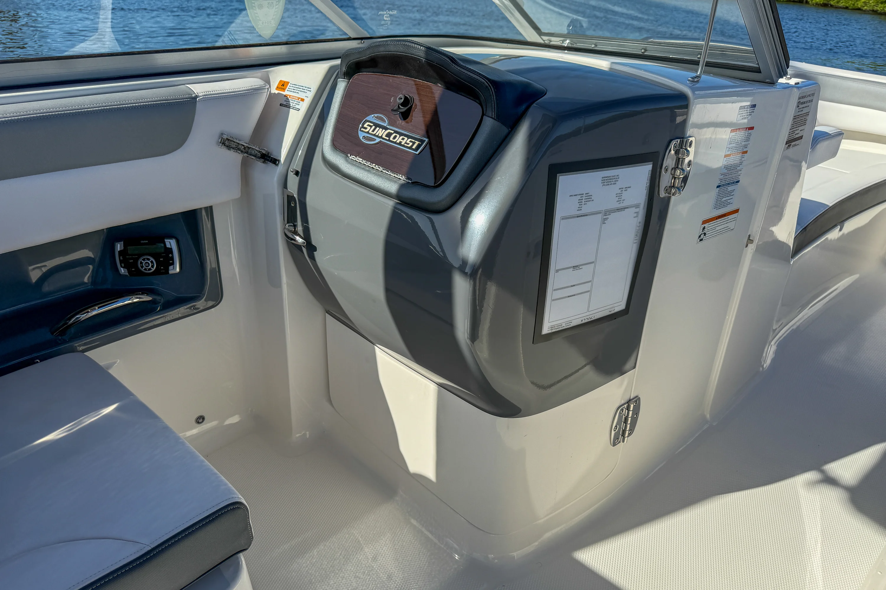 2019 Chaparral SUNCOAST 250 Image Thumbnail #11