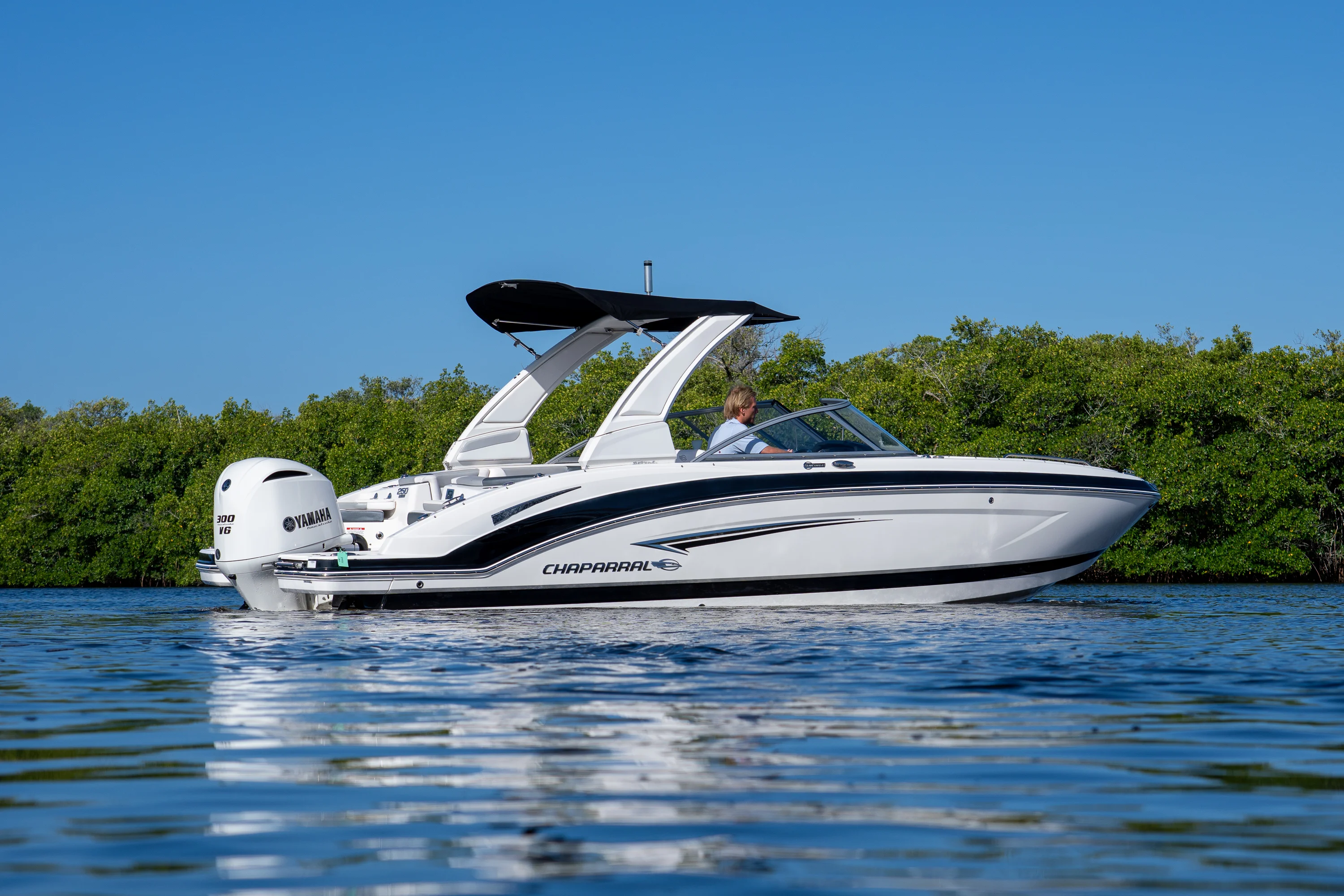 2019 Chaparral SUNCOAST 250 Image Thumbnail #2