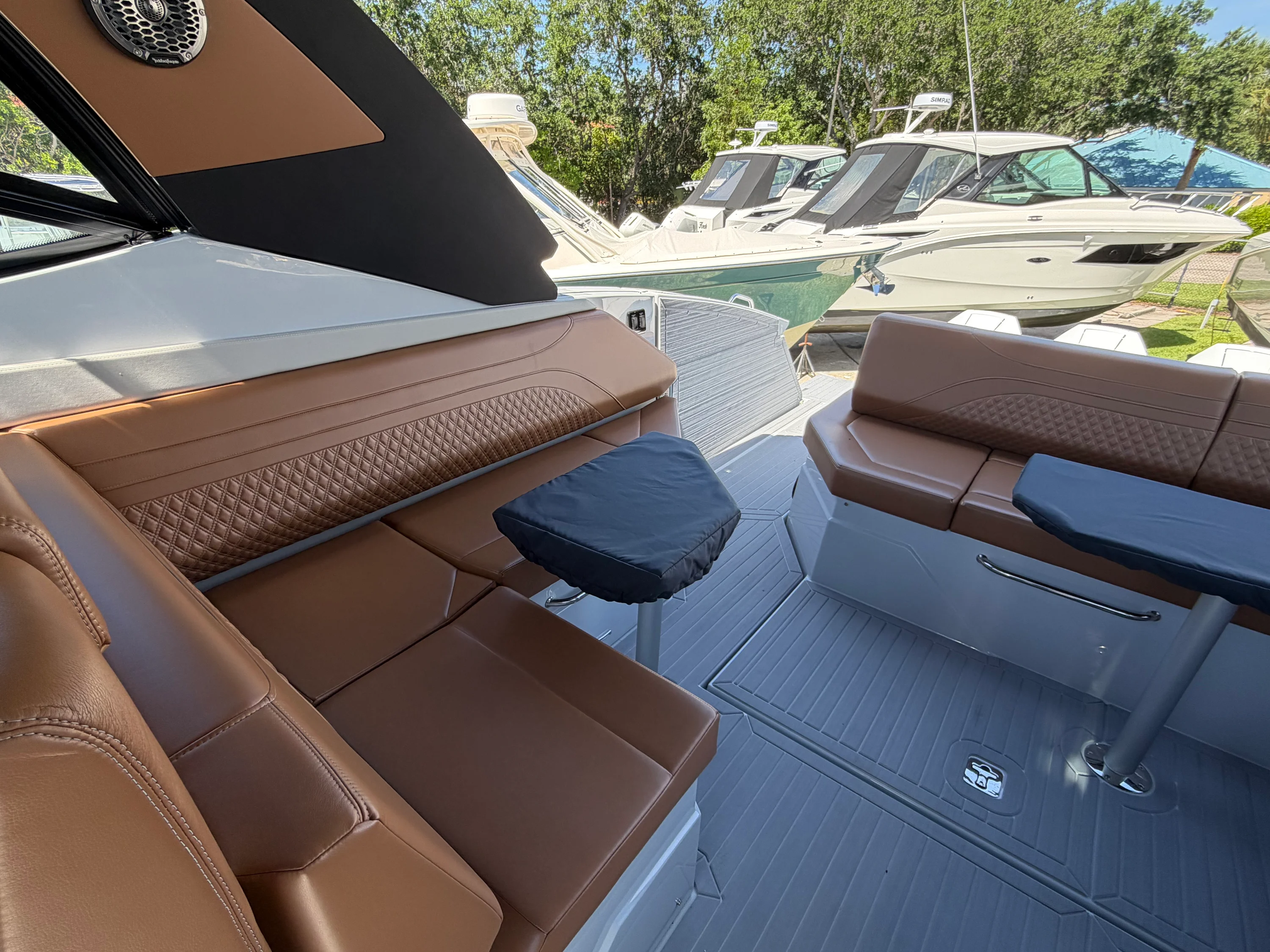 2024 Cruisers Yachts 38 GLS South Beach Outboard Image Thumbnail #11